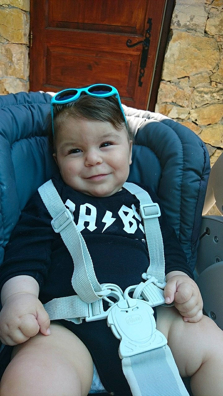 Liam a rejoint le concours — aidez-le/la à gagner de superbes lots ! baby, baby_products, baby_toddler_clothing, car_seat, child, cool, joy, person, product, toddler