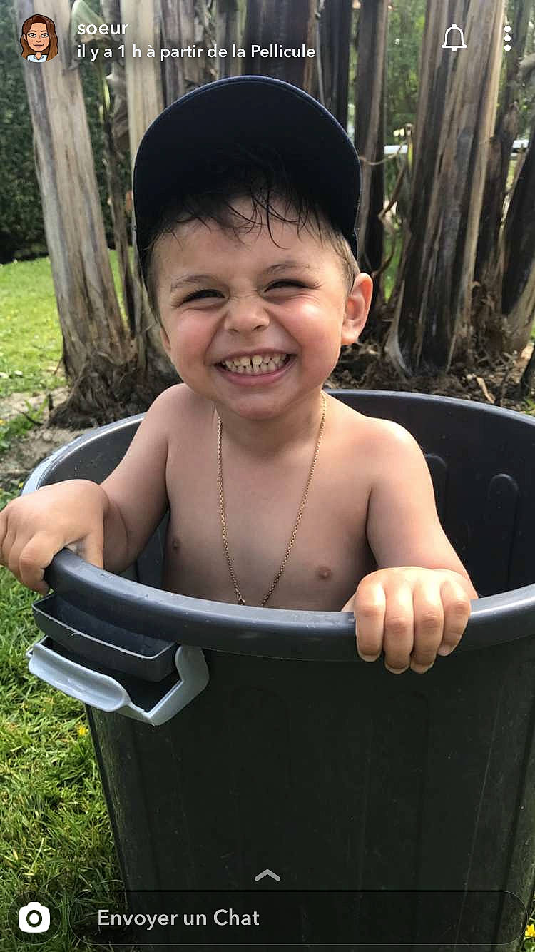 Howard participe au concours pour gagner de l'argent avec cette photo : child, facial_expression, fun, joy, person, play, product, smile, toddler, tooth, vacation