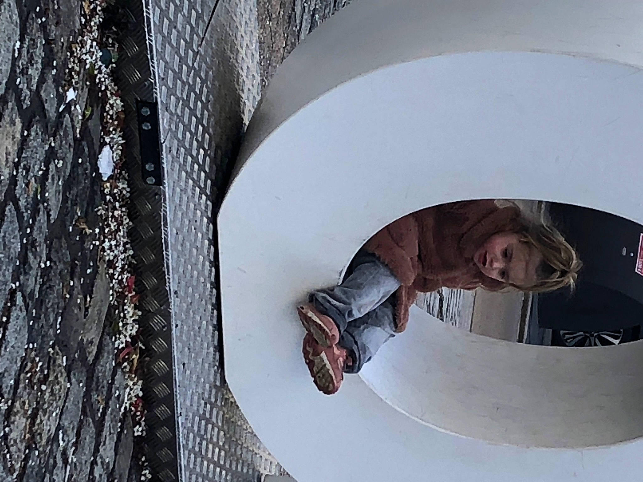 Emy participe au concours pour gagner de l'argent avec cette photo : adventure, automotive_tire, ceiling, circle, composite_material, concrete, fun, metal, person, recreation, space, stairs, winter