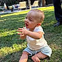 Sandro participe au concours pour gagner de l'argent avec cette photo : baby, child, grass, outdoor, smiling, clapping, happy, sunlight, nature, greenery, sitting, casual_clothing, barefoot, person, daylight, garden, trees, bench, relaxation, playful