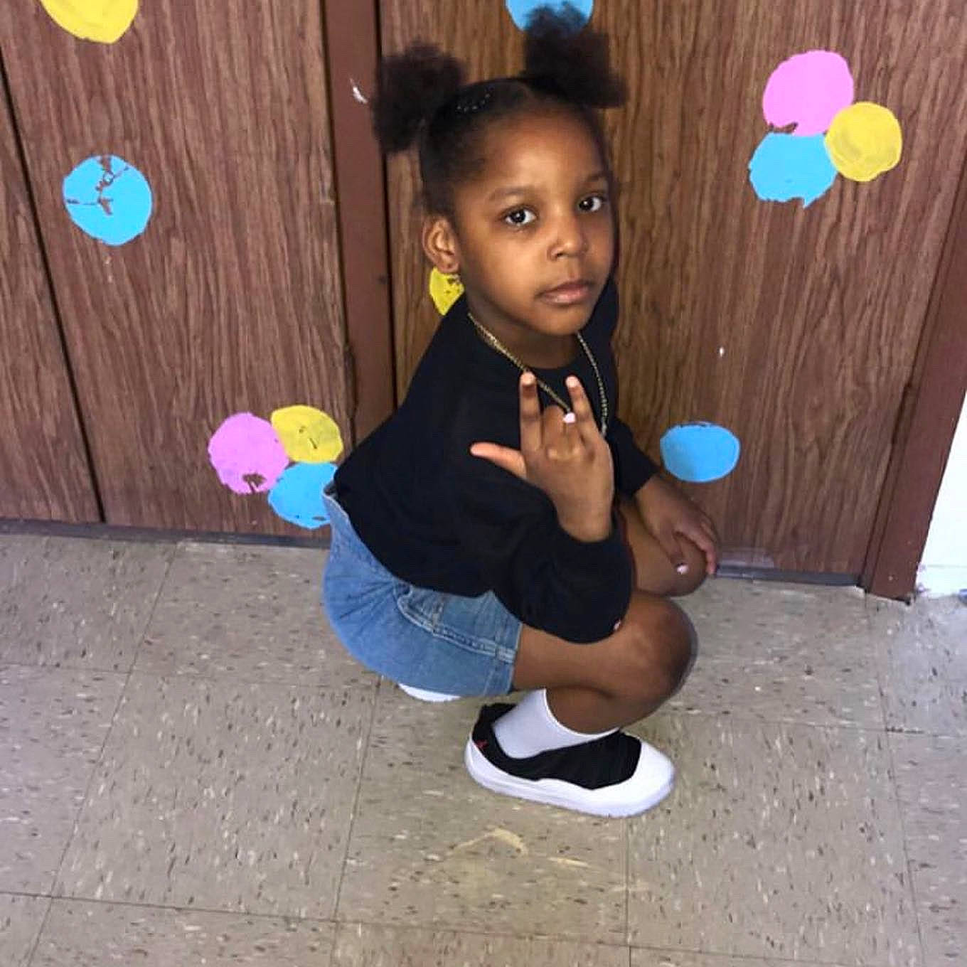 Egypt is registered to the contest to win money with this photo: adaptation, balloon, black_hair, child, fun, happy, person, pink, play, shoe, smile, toddler