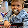Giani a rejoint le concours — aidez-le/la à gagner de superbes lots ! child, baby, pacifier, shopping_cart, grocery_store, shopping_trolley, bread, clothing, jacket, striped, hand, eyes, portrait, close_up, cute, toddler, seat, groceries, indoor, aisle