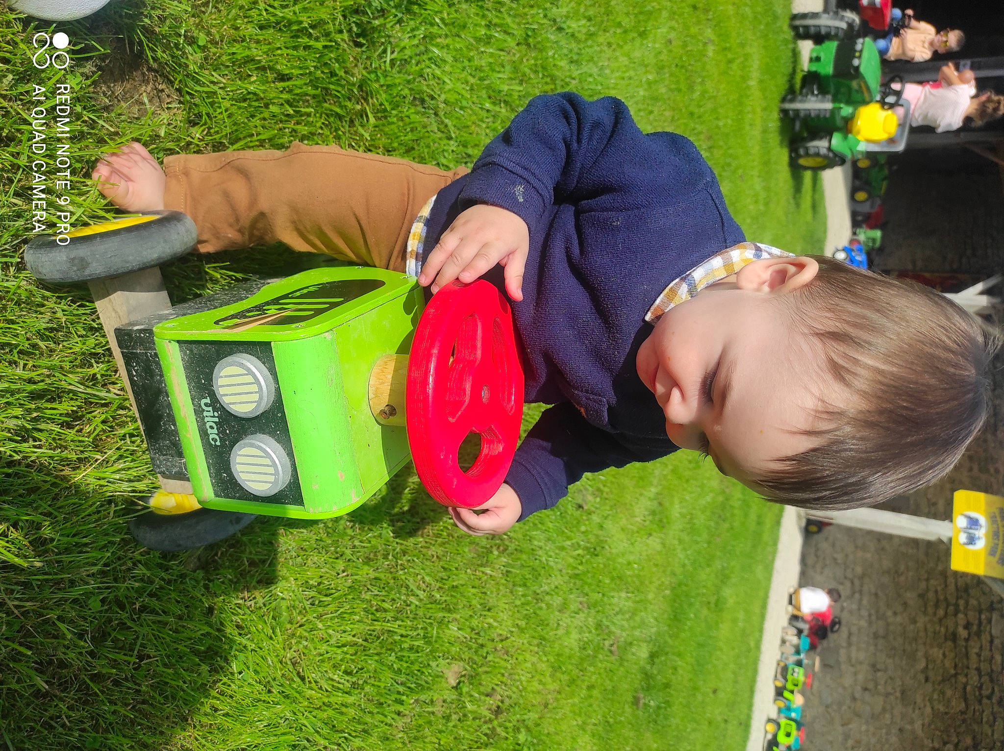 Eliot Et Jules participe au concours pour gagner de l'argent avec cette photo : baby, child, fun, gadget, games, garden, gas, grass, grassland, green, lawn, leisure, machine, person, plant, play, recreation, toddler, toy, tree