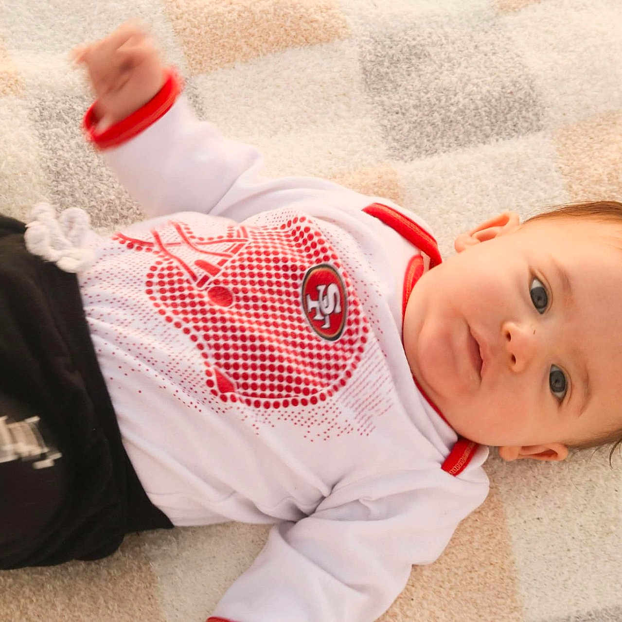 Justin is registered to the contest to win money with this photo: applique, baby, bodypart, clothing, face, finger, hand, head, homedecor, longsleeve, newborn, pants, pattern, person, photography, portrait, quilt, shirt, sleeve, t_shirt