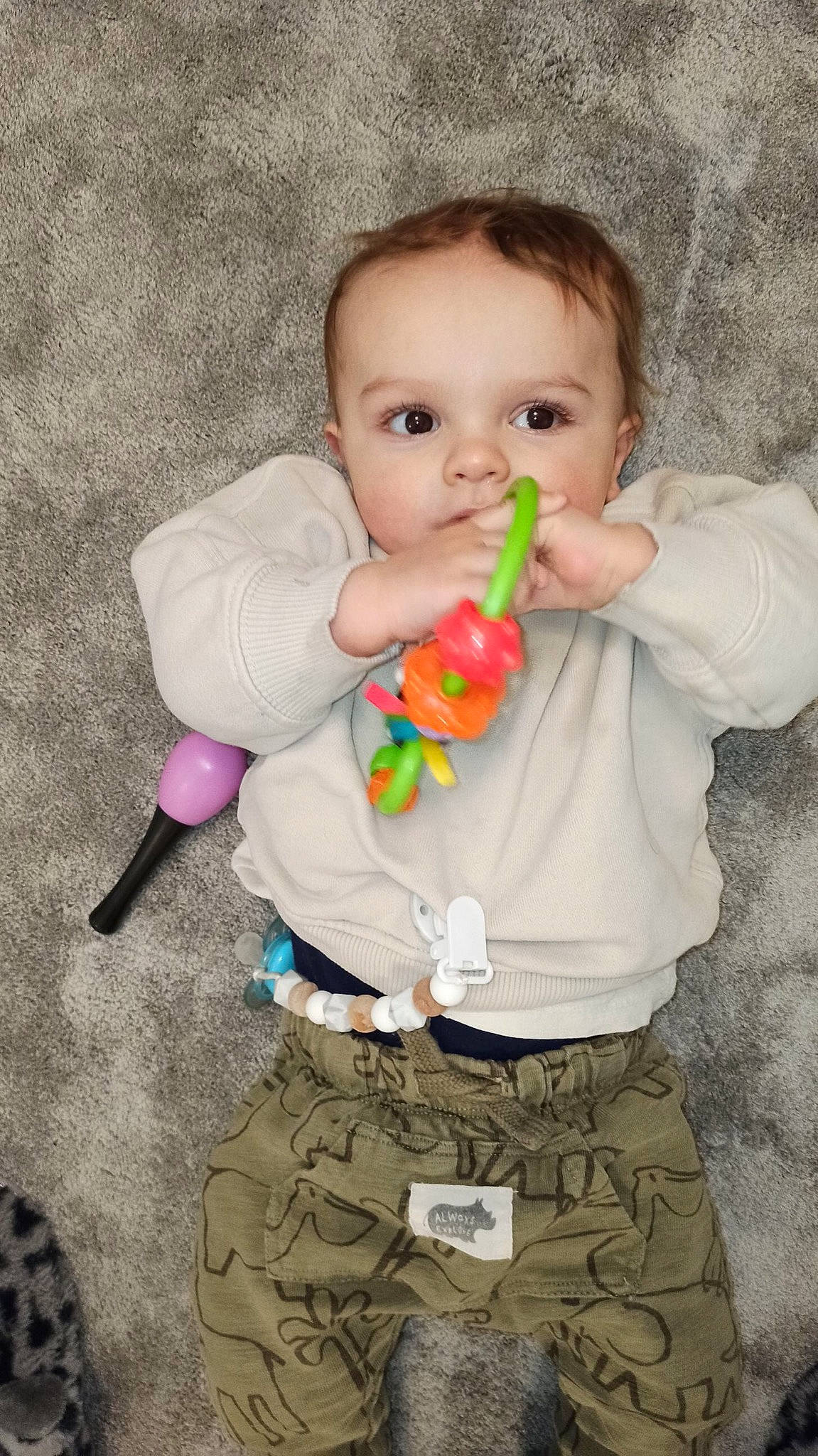 Gennaro a rejoint le concours — aidez-le/la à gagner de superbes lots ! baby, baby_products, baby_toddler_clothing, baby_toys, biting, cheek, child, eye, face, finger, fun, happy, head, iris, nose, person, play, sitting, skin, toddler