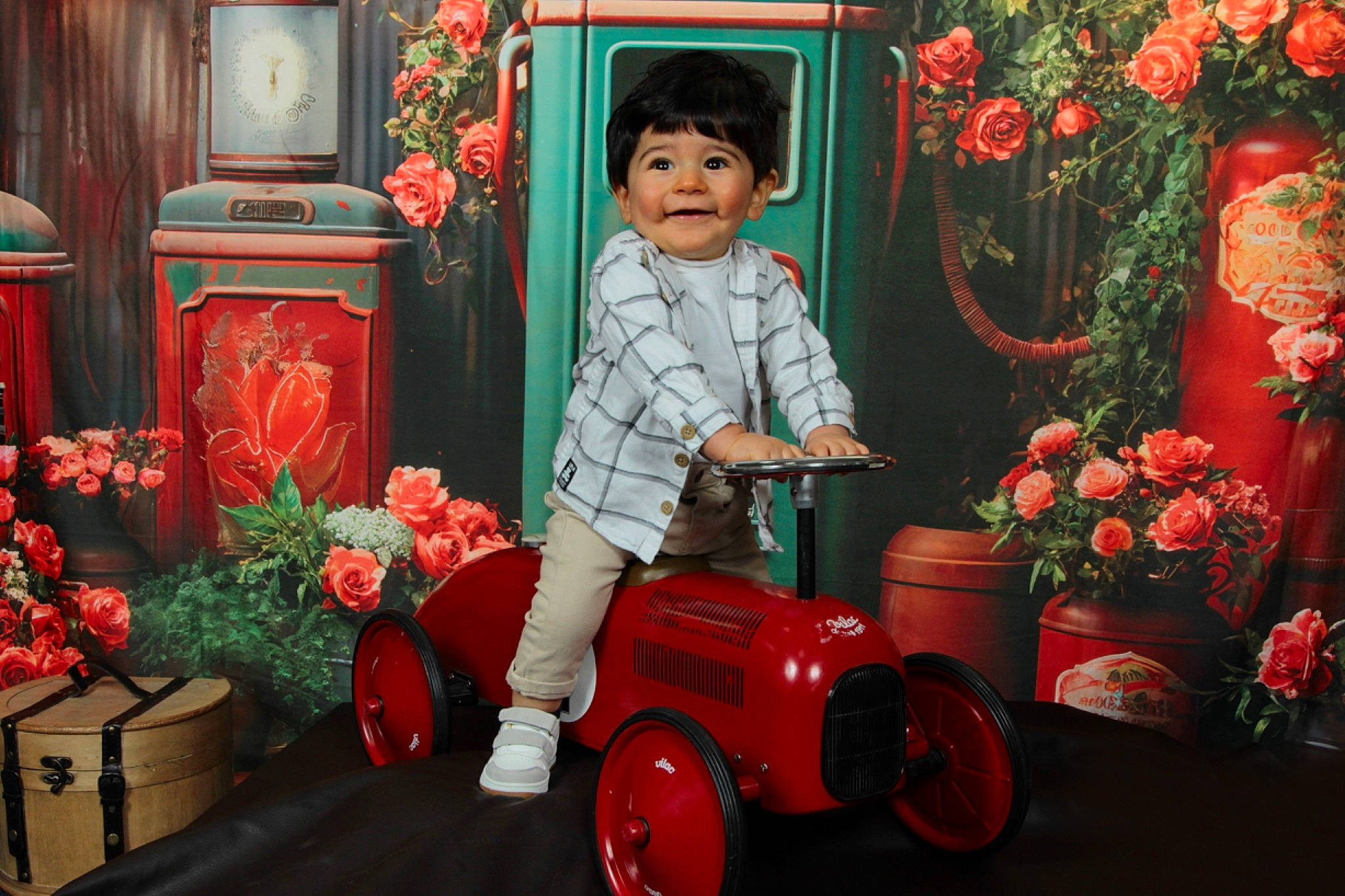 Alessio a rejoint le concours — aidez-le/la à gagner de superbes lots ! automotive_tire, beauty, door, flower, flower_arranging, flowerpot, happy, houseplant, joy, motor_vehicle, orange, person, pink, plant, red, rolling, rose, snapshot, tire, vehicle