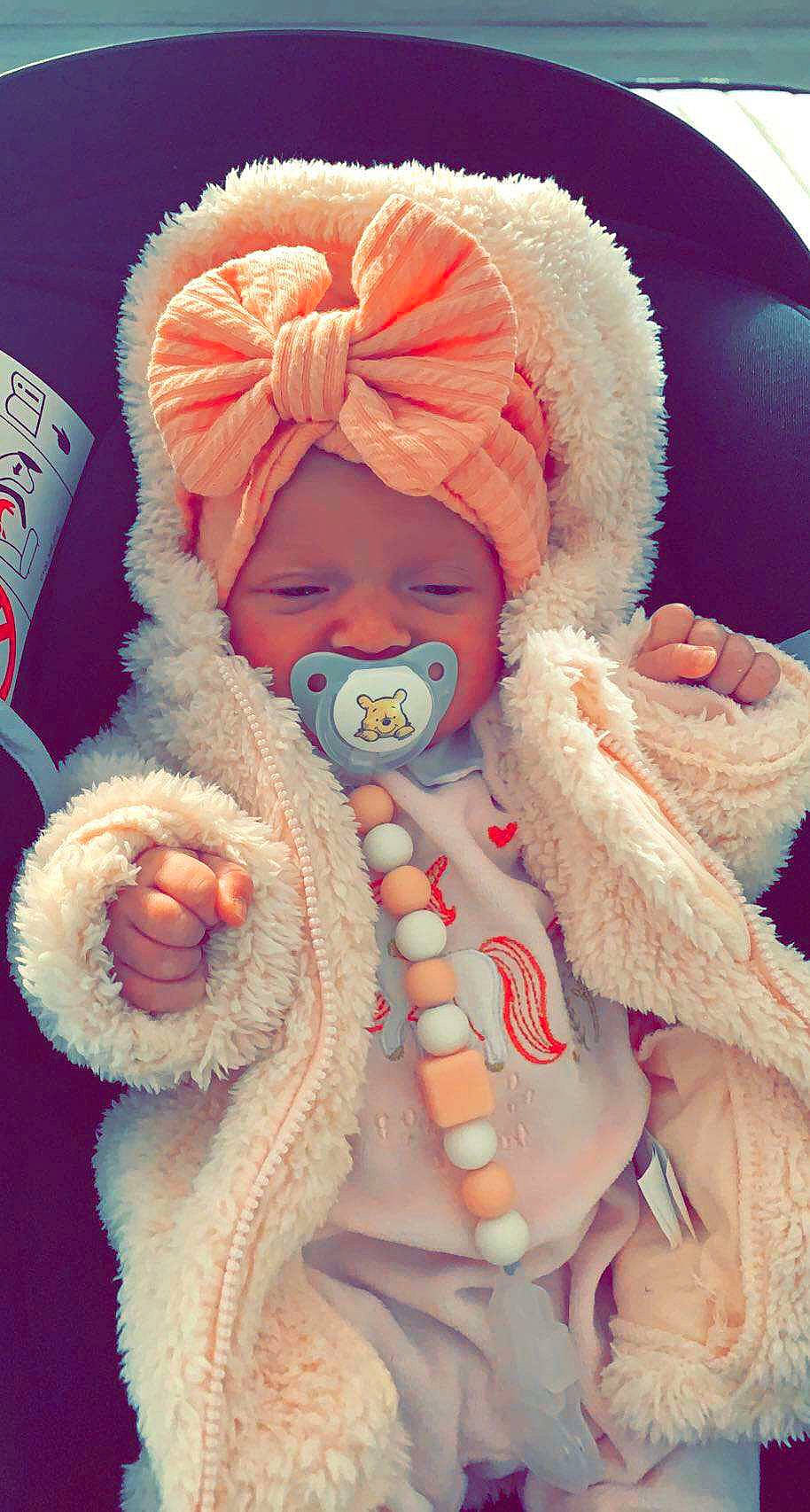 Mencia a rejoint le concours — aidez-le/la à gagner de superbes lots ! art, baby, baby_sleeping, beard, cap, close_up, eye, fashion_accessory, fur, happy, headwear, human_body, knit_cap, lip, peach, person, pink, scarf, skin, textile