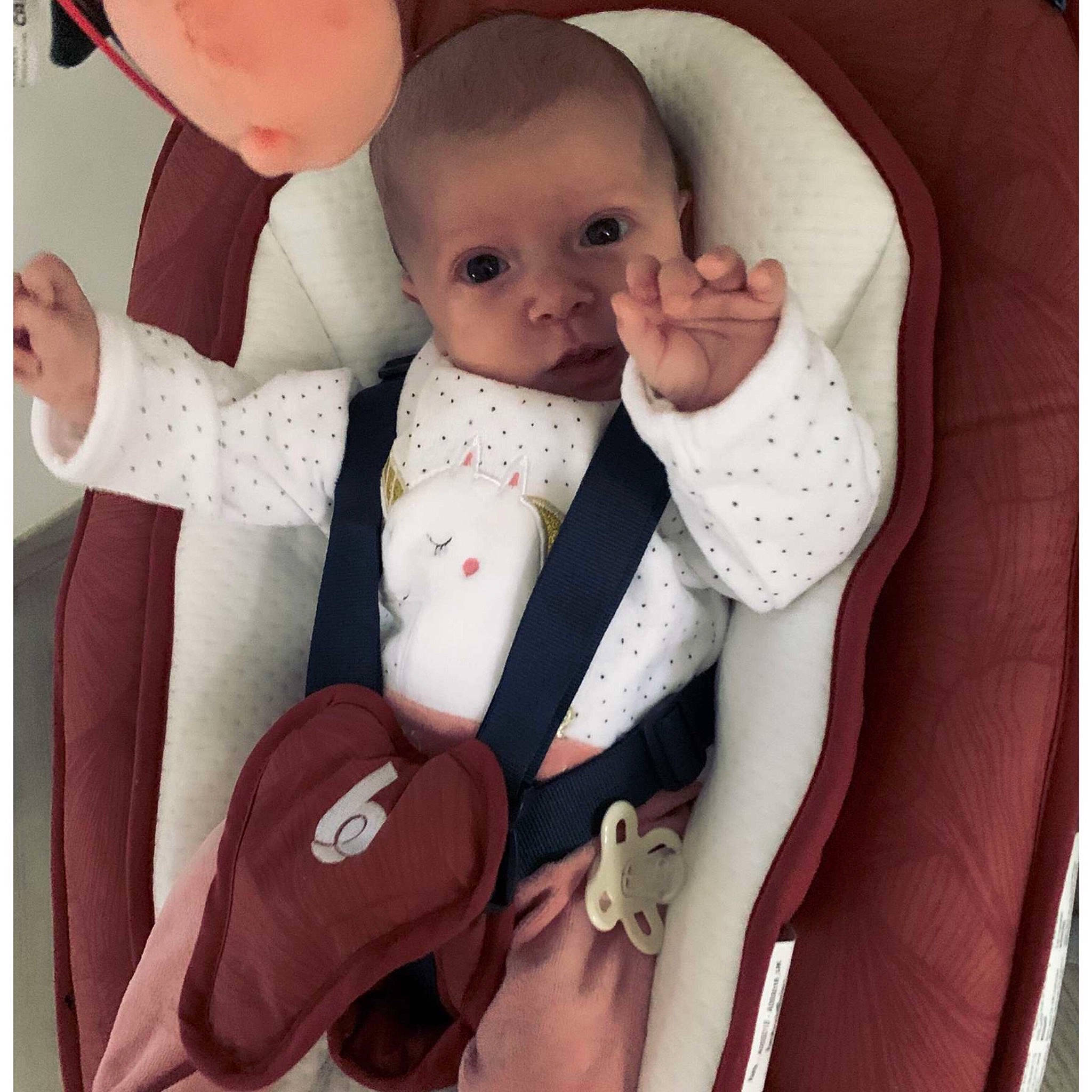 Mencia participe au concours pour gagner de l'argent avec cette photo : art, baby, baby_safety, baby_sleeping, baby_toddler_clothing, bow_tie, button, child, collar, comfort, formal_wear, gesture, happy, linens, pattern, person, product, sleeve, textile, tie