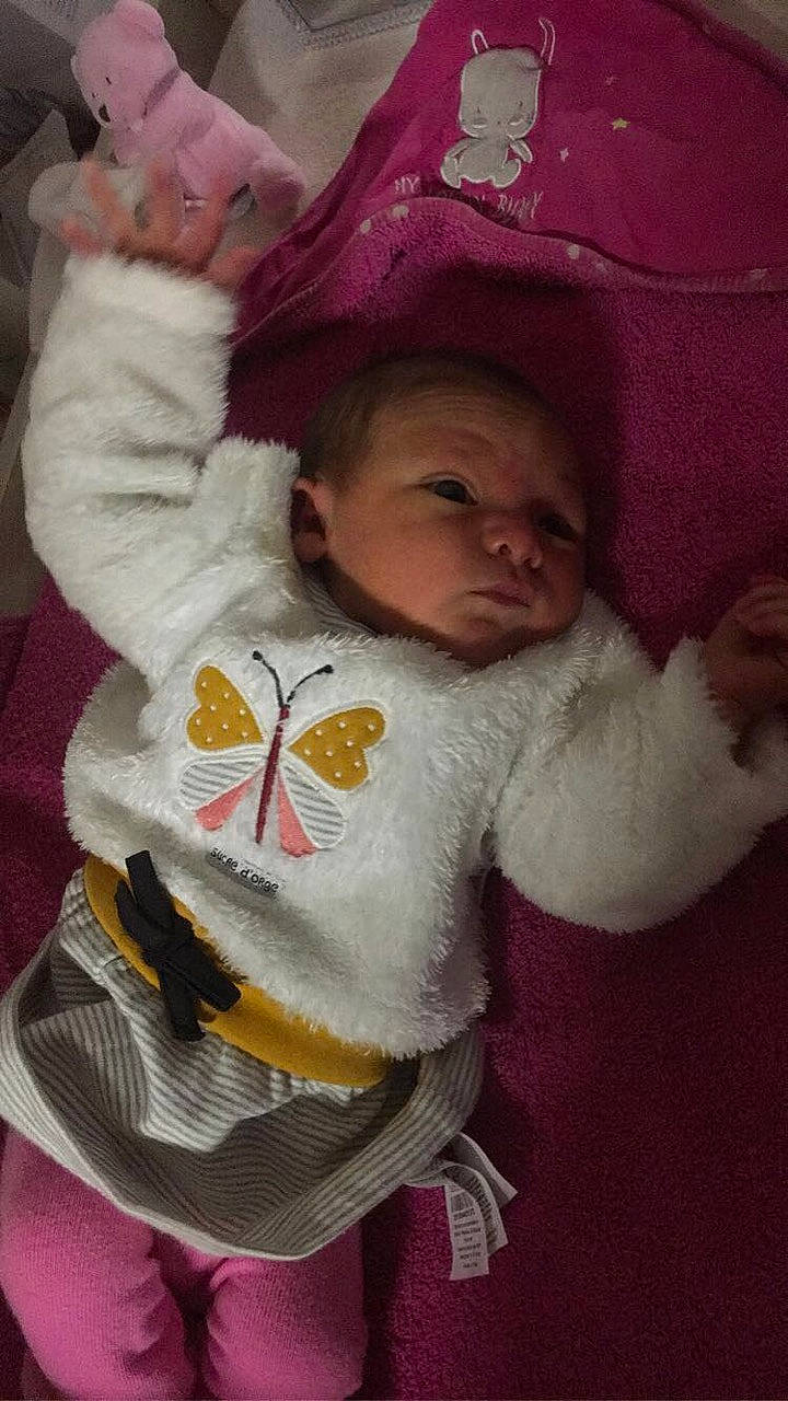 Myla a rejoint le concours — aidez-le/la à gagner de superbes lots ! baby, baby_products, baby_sleeping, baby_toddler_clothing, cap, cheek, child, comfort, craft, fur, happy, headgear, linens, mammal, person, pink, skin, sleeve, textile, toddler