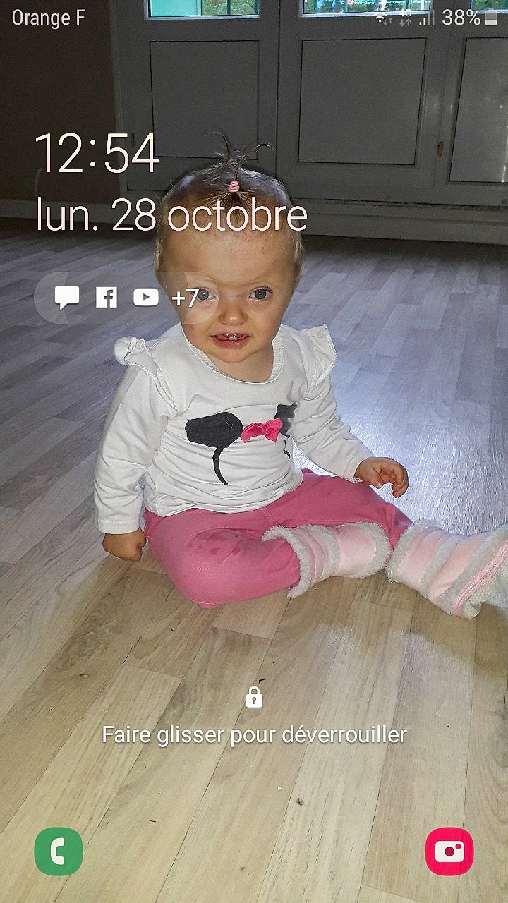 Louna participe au concours pour gagner de l'argent avec cette photo : baby, baby_toddler_clothing, child, costume, floor, flooring, footwear, fun, joy, person, photo_caption, photography, pink, play, product, shoe, toddler, wood, wood_flooring