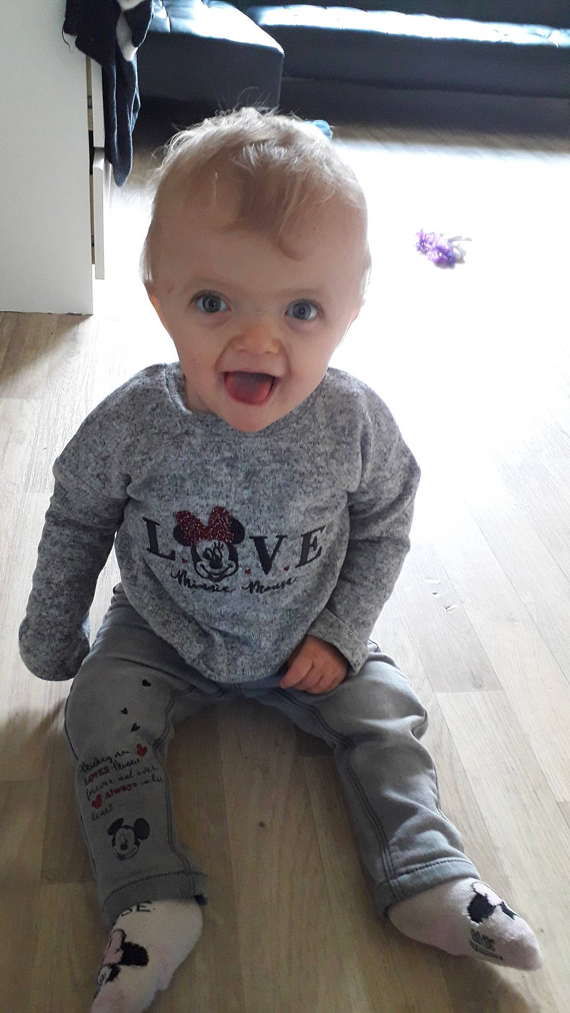 Louna a rejoint le concours — aidez-le/la à gagner de superbes lots ! baby, baby_toddler_clothing, cheek, child, eye, face, head, leg, lip, nose, person, sitting, skin, sleeve, smile, standing, t_shirt, toddler