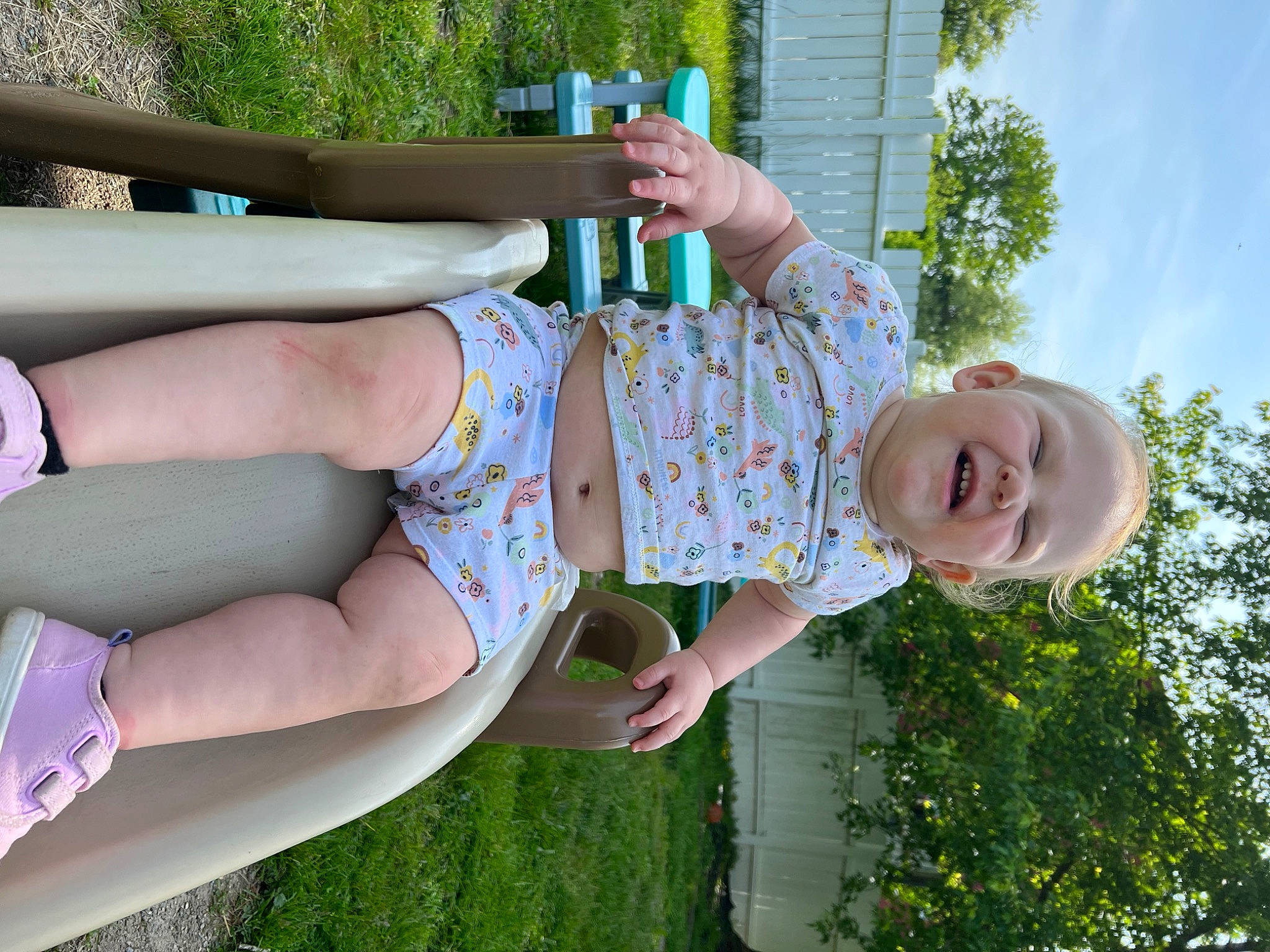 Brooklynn is registered to the contest to win money with this photo: arm, botany, facial_expression, fun, grass, green, hand, happy, human_body, joint, knee, leisure, people_in_nature, person, pink, plant, sky, smile, thigh, tree