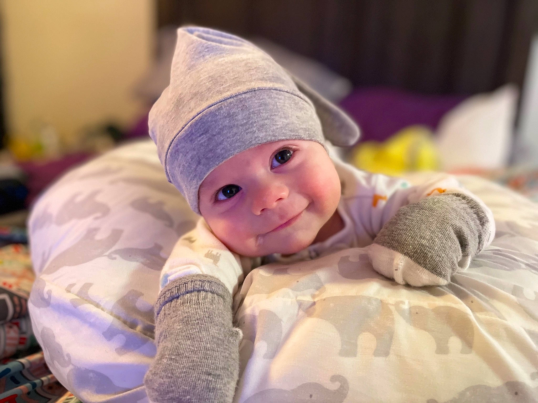 Atlas is registered to the contest to win money with this photo: baby, baby_toddler_clothing, cap, child, comfort, cool, face, fashion_accessory, fun, happy, hat, headgear, headwear, joy, knit_cap, linens, mammal, pattern, person, skin