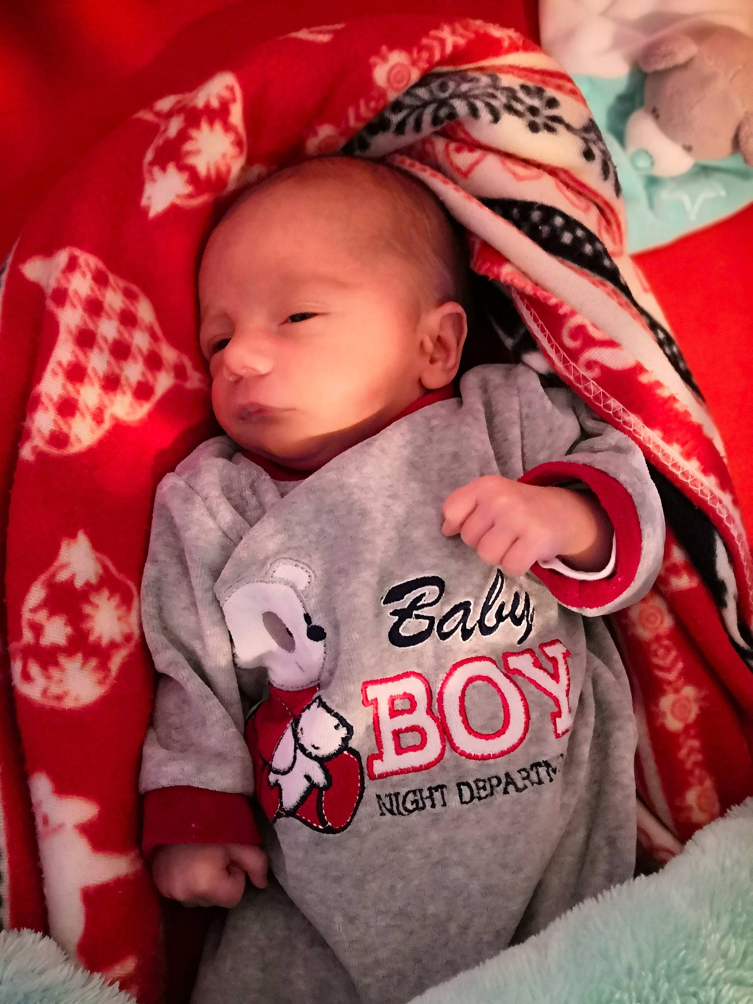 Kévin a rejoint le concours — aidez-le/la à gagner de superbes lots ! baby, baby_carriage, baby_products, baby_sleeping, baby_toddler_clothing, cheek, comfort, finger, happy, linens, lip, mouth, nose, orange, people, person, pink, skin, sleeve, textile