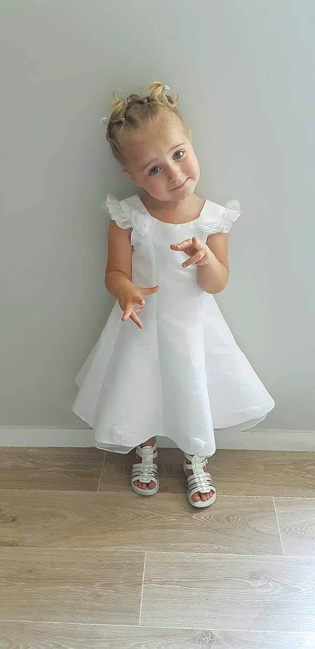 éden participe au concours pour gagner de l'argent avec cette photo :