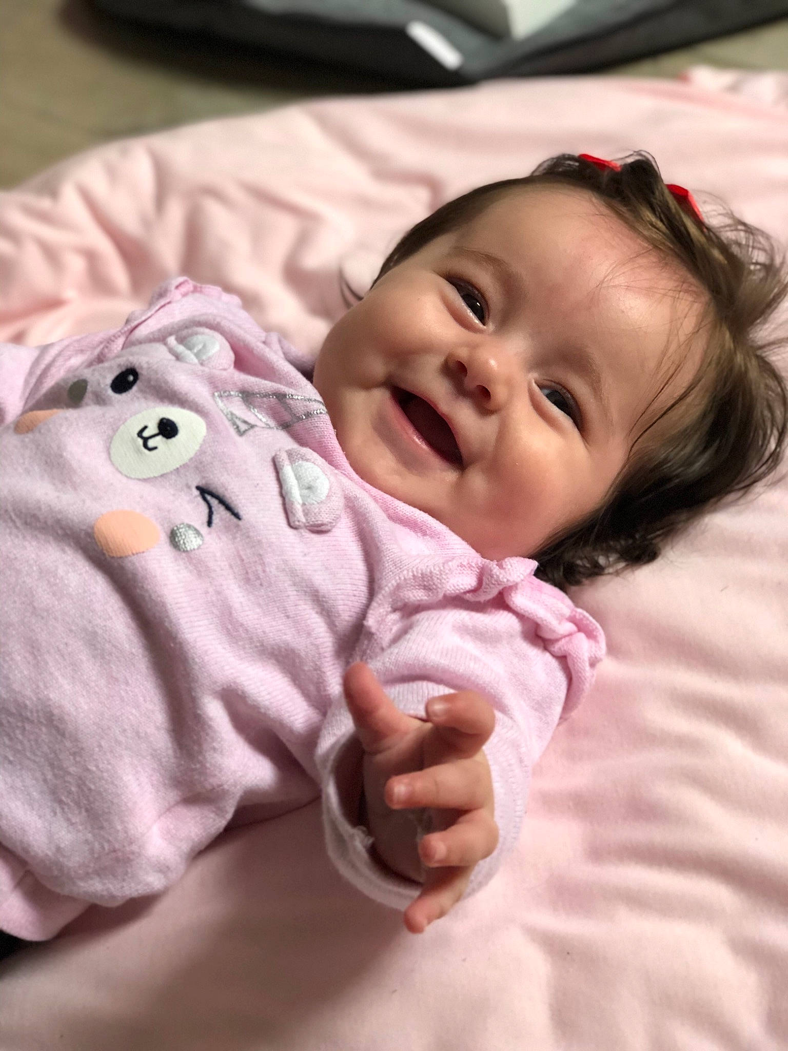 Elsa participe au concours pour gagner de l'argent avec cette photo : baby, bedtime, birth, cheek, child, hand, nose, person, pink, skin, smile, toddler