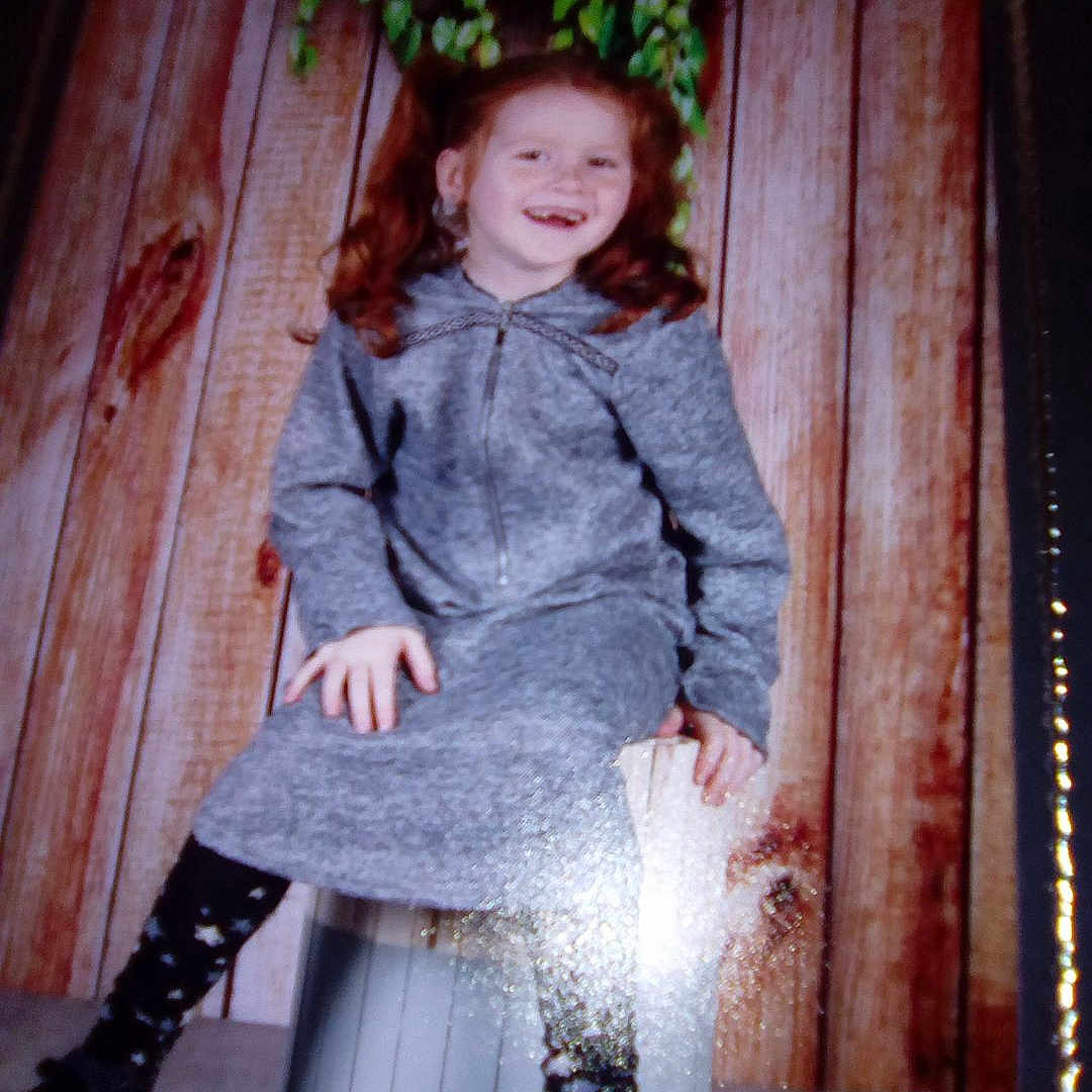 Mael Ann participe au concours pour gagner de l'argent avec cette photo : child, dress, fun, girl, joy, outerwear, person, sitting, smile, snapshot, standing, textile, toddler