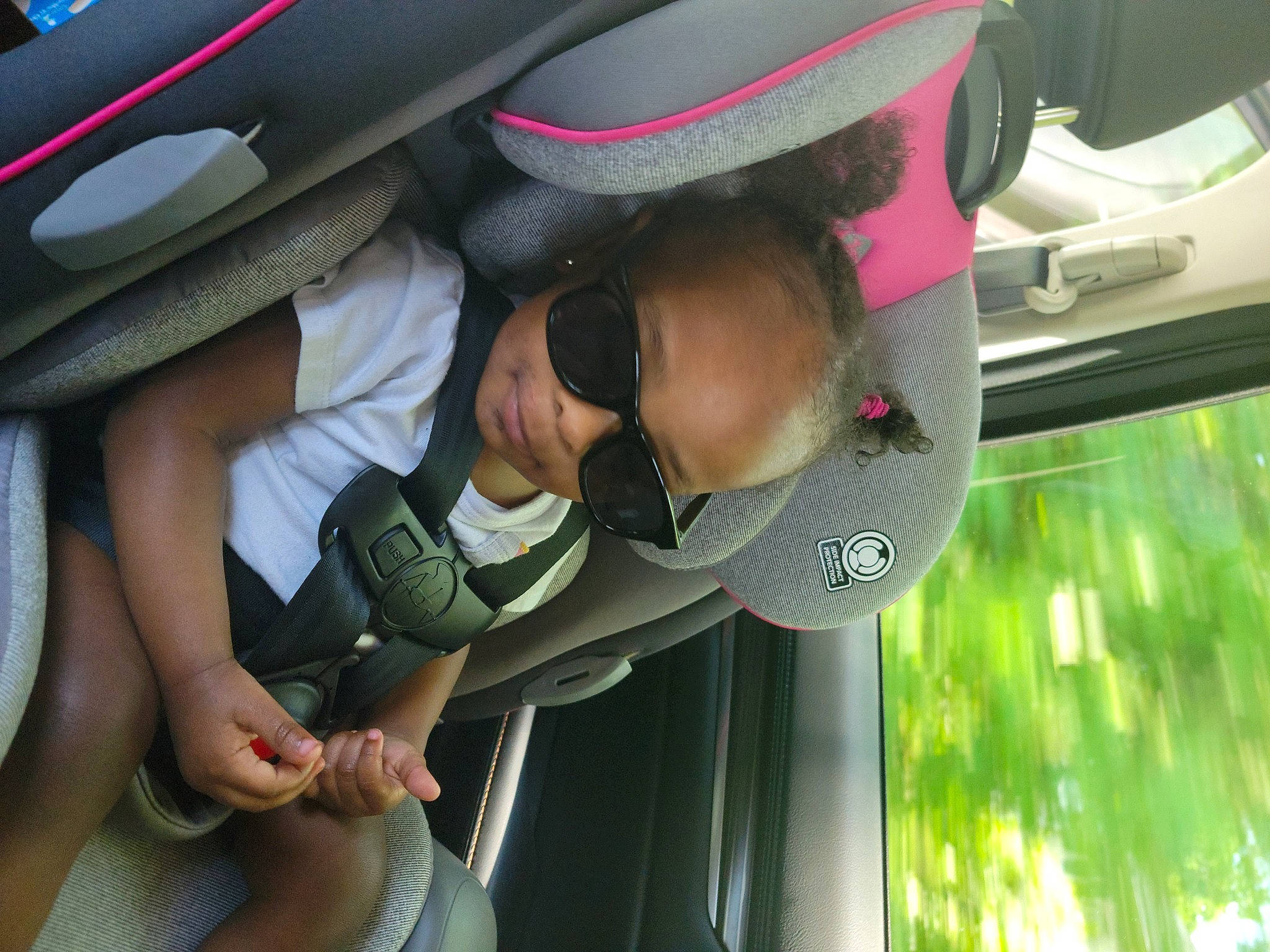 Nahla is registered to the contest to win money with this photo: auto_part, automotive_design, automotive_exterior, car_seat, child, comfort, cool, elbow, eyewear, family_car, fun, gesture, glasses, goggles, luxury_vehicle, motor_vehicle, person, sunglasses, toddler, vehicle