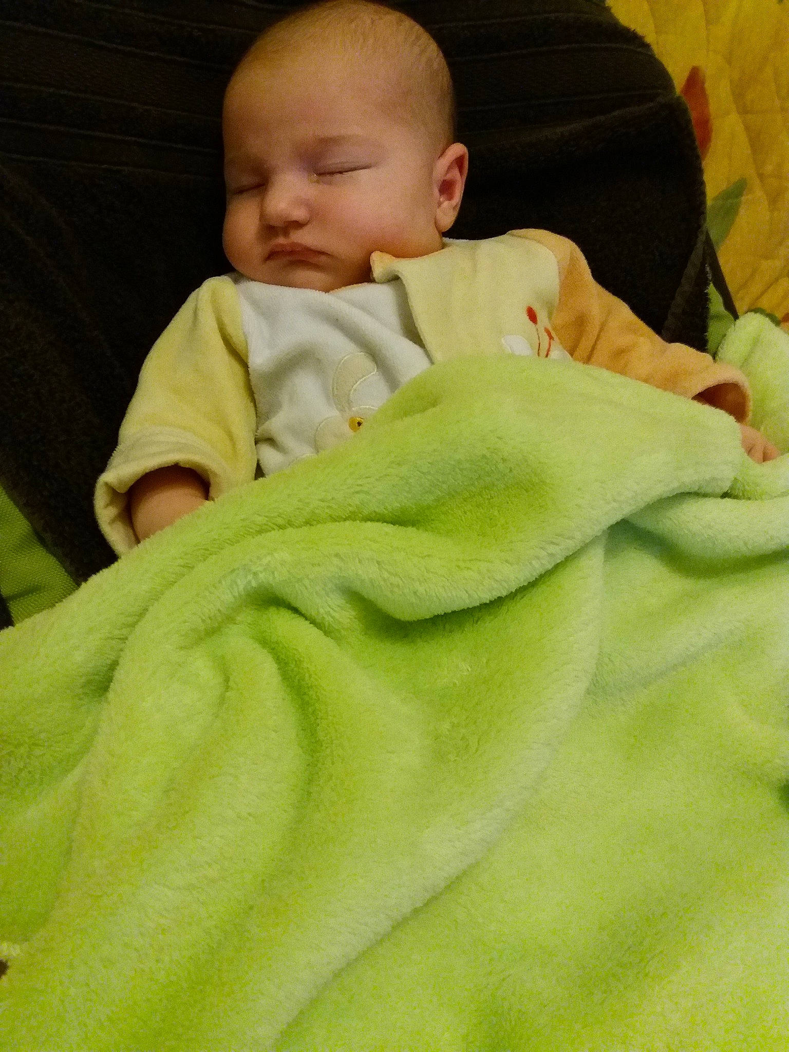 Fany a rejoint le concours — aidez-le/la à gagner de superbes lots ! child, green, infant, person, product, skin, sleep, textile, toddler