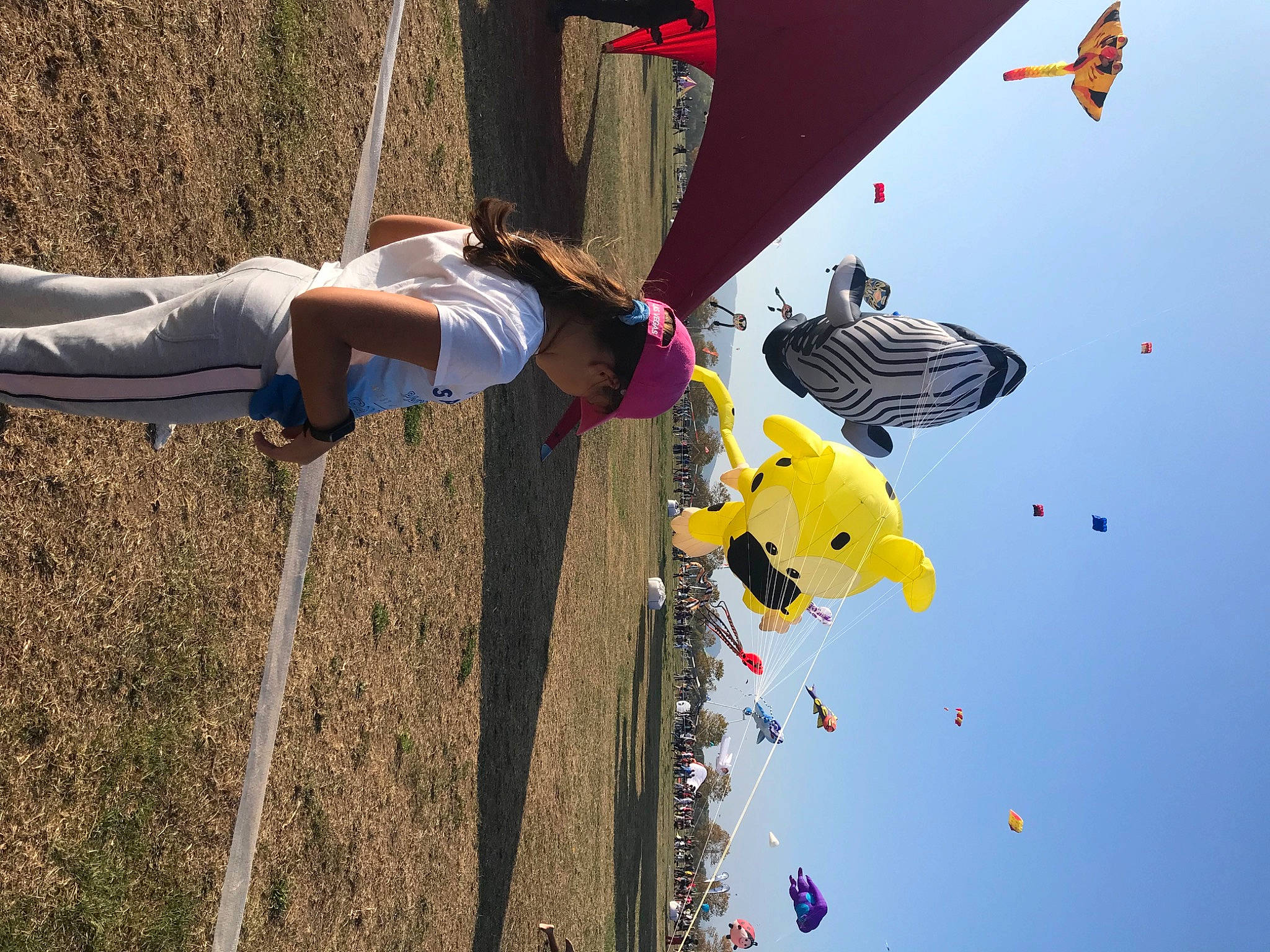 Celine participe au concours pour gagner de l'argent avec cette photo : adventure, air_sports, climbing, competition, competition_event, extreme_sport, fun, landscape, leisure, outdoor_shoe, parachute, person, recreation, rope, sky, soil, sport_climbing, sports, t_shirt, travel