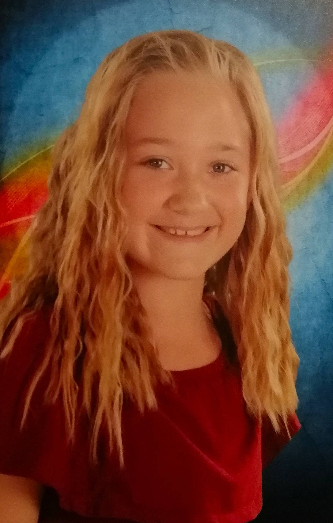 Ophelie participe au concours pour gagner de l'argent avec cette photo : blond, brown_hair, cheek, child, child_model, chin, eyebrow, face, forehead, girl, hair, hair_coloring, hairstyle, head, human_hair_color, joy, long_hair, mouth, nose, person