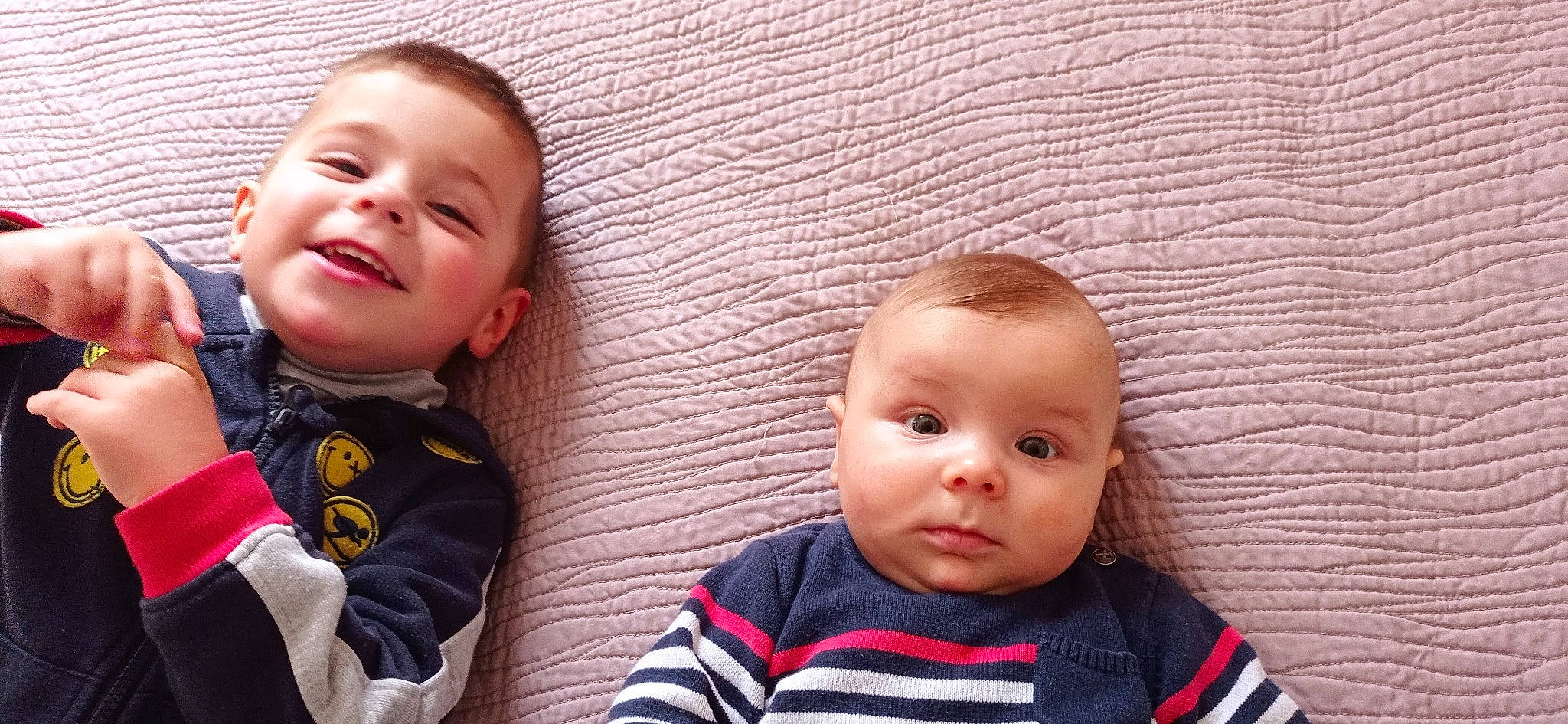 Kélio a rejoint le concours — aidez-le/la à gagner de superbes lots ! baby_toddler_clothing, cheek, chin, clothing, comfort, eye, eyebrow, face, gesture, head, iris, joy, lip, mouth, nose, organ, outerwear, person, skin, sleeve