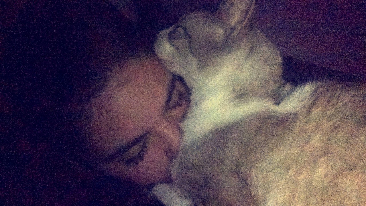 Pépite a rejoint le concours — aidez-le/la à gagner de superbes lots ! cloud, ear, eye, face, forehead, hand, head, human, interaction, kiss, lip, love, meteorological_phenomenon, mouth, muscle, neck, nose, photography, sky, sleep