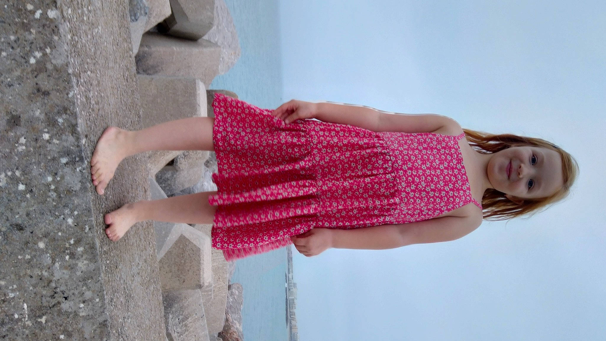 Lizéa participe au concours pour gagner de l'argent avec cette photo : arm, day_dress, dress, elbow, fashion, finger, hand, human_body, joint, joy, leg, one_piece_garment, person, pink, shoulder, skin, sleeve, standing, textile, thigh