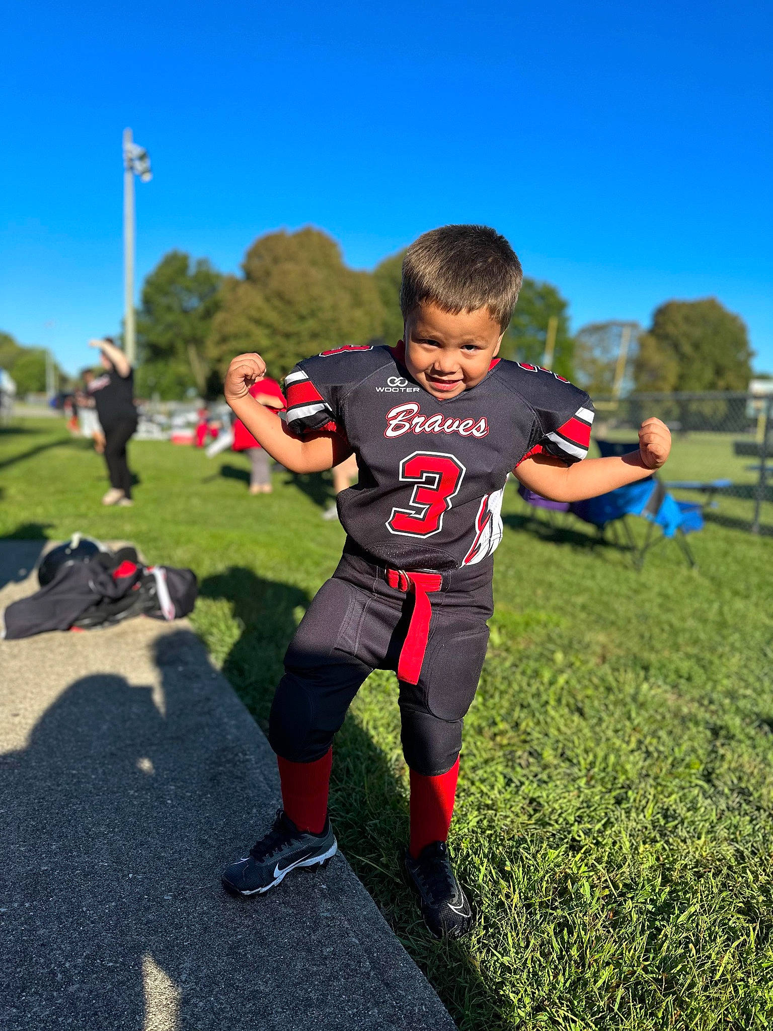 Mauricio is registered to the contest to win money with this photo: ball_game, competition_event, football_player, grass, jersey, joy, leisure, person, player, recreation, shoe, shorts, sky, sneakers, sports, sports_equipment, sports_gear, sports_uniform, sportswear, team_sport