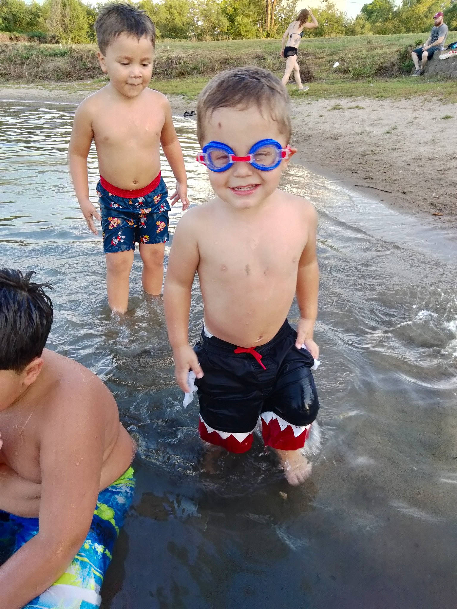 Alberto is registered to the contest to win money with this photo: barechested, bathing, board_short, chest, child, event, fun, goggles, happy, joy, leisure, person, personal_protective_equipment, plant, recreation, shorts, sunglasses, swimwear, toddler, trunks