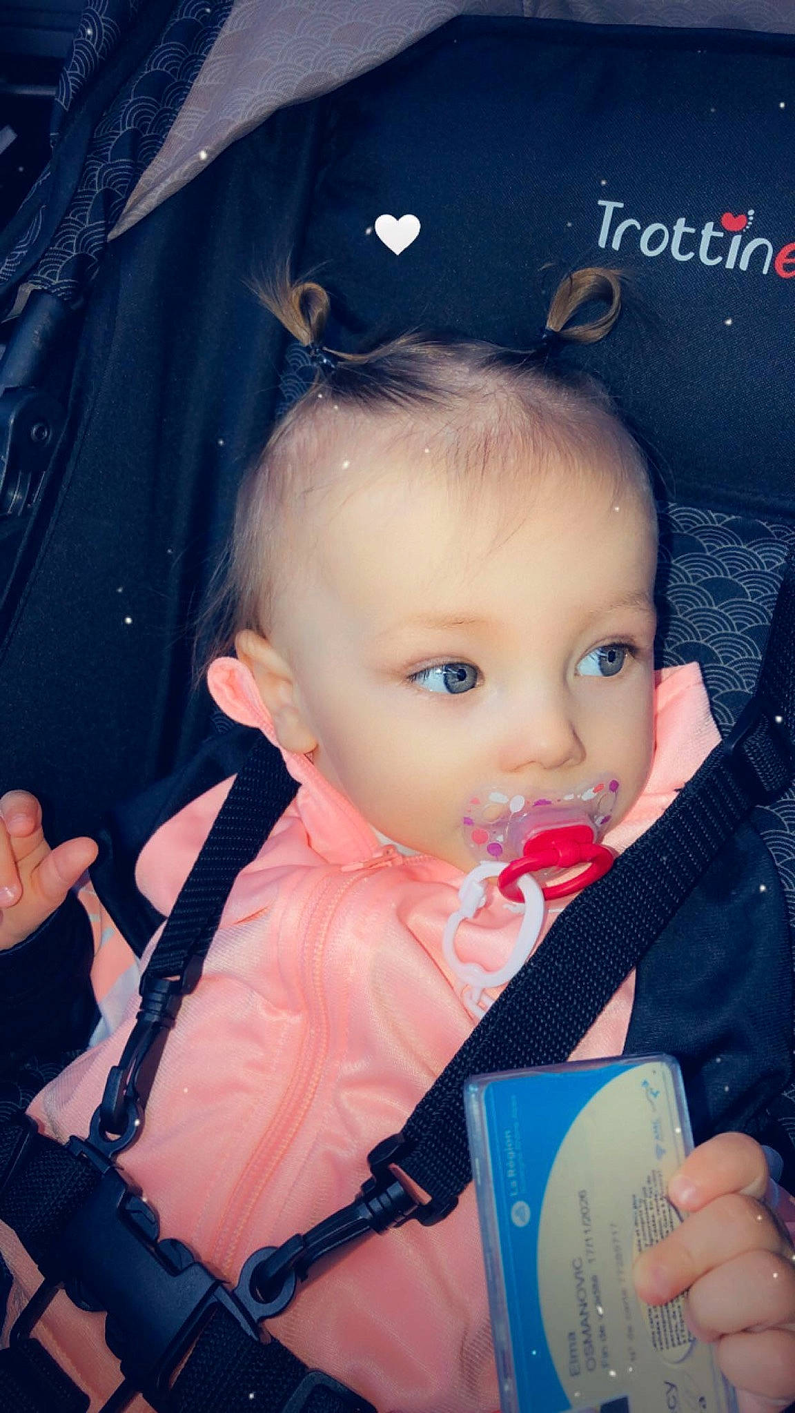 Emna a rejoint le concours — aidez-le/la à gagner de superbes lots ! baby, baby_toddler_clothing, bag, black_hair, cheek, child, chin, cool, doll, electric_blue, eye, eyebrow, eyelash, iris, luggage_and_bags, person, pink, product, sleeve, toddler