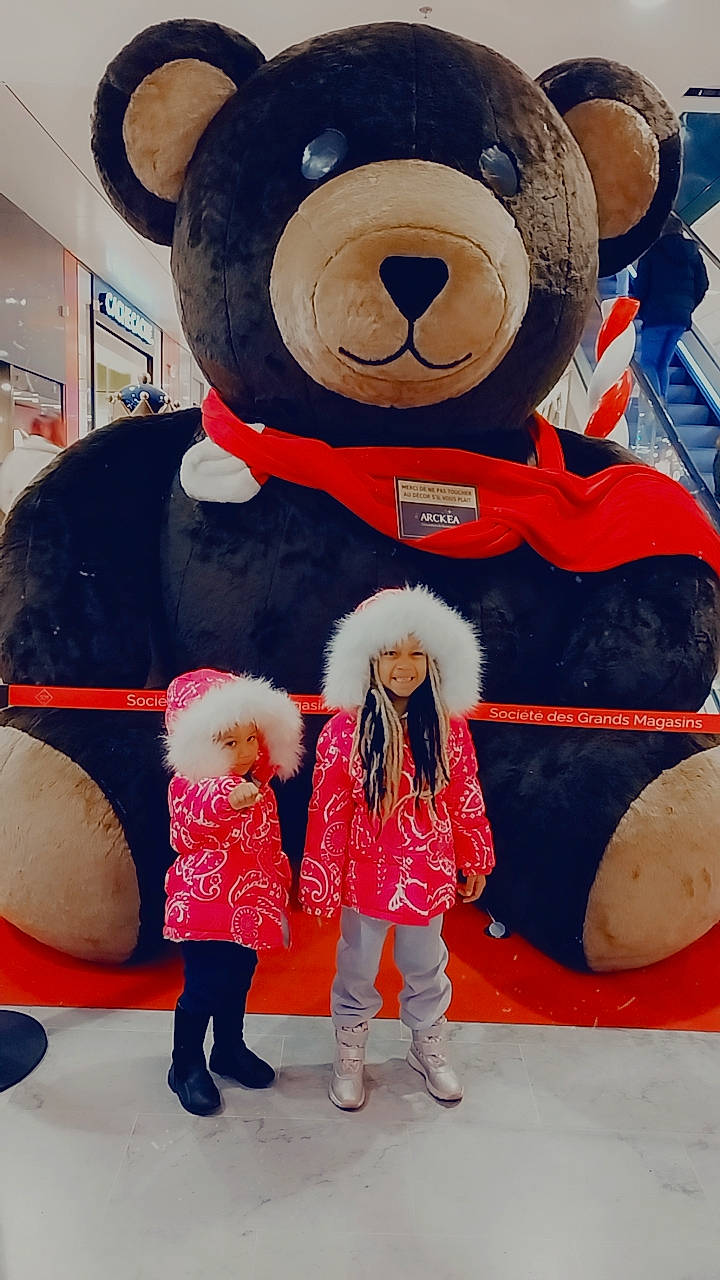 Shenseesa participe au concours pour gagner de l'argent avec cette photo : bear, child, event, fun, fur, happy, headwear, joy, mammal, mascot, people, person, plush, red, snapshot, stuffed_toy, teddy_bear, textile, toddler, toy