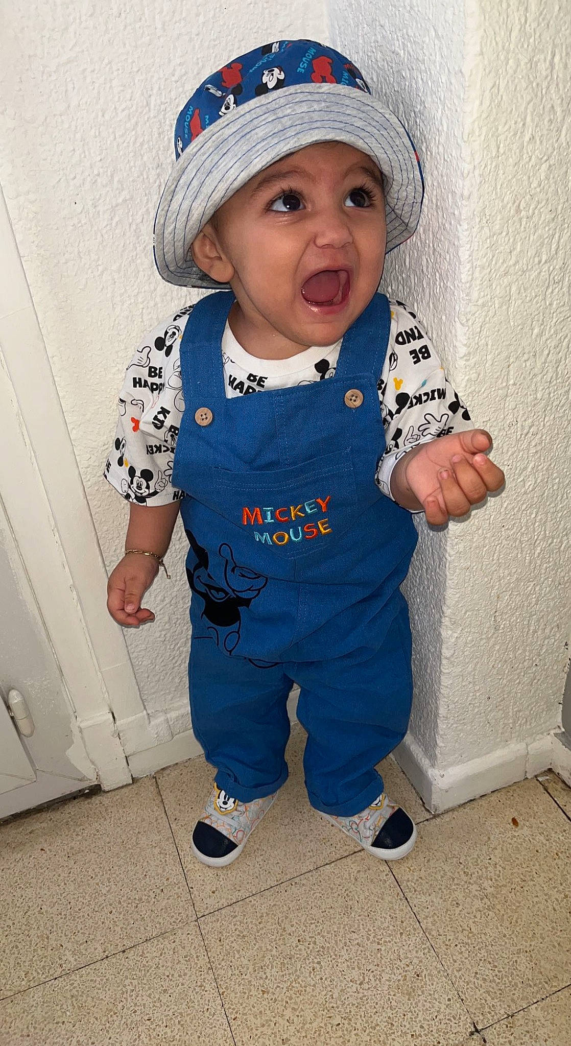 Jean participe au concours pour gagner de l'argent avec cette photo : baby, baby_toddler_clothing, cap, child, clothing, denim, electric_blue, eye, face, fashion_accessory, happy, head, headgear, headwear, human_body, pattern, person, portrait_photography, sleeve, smile
