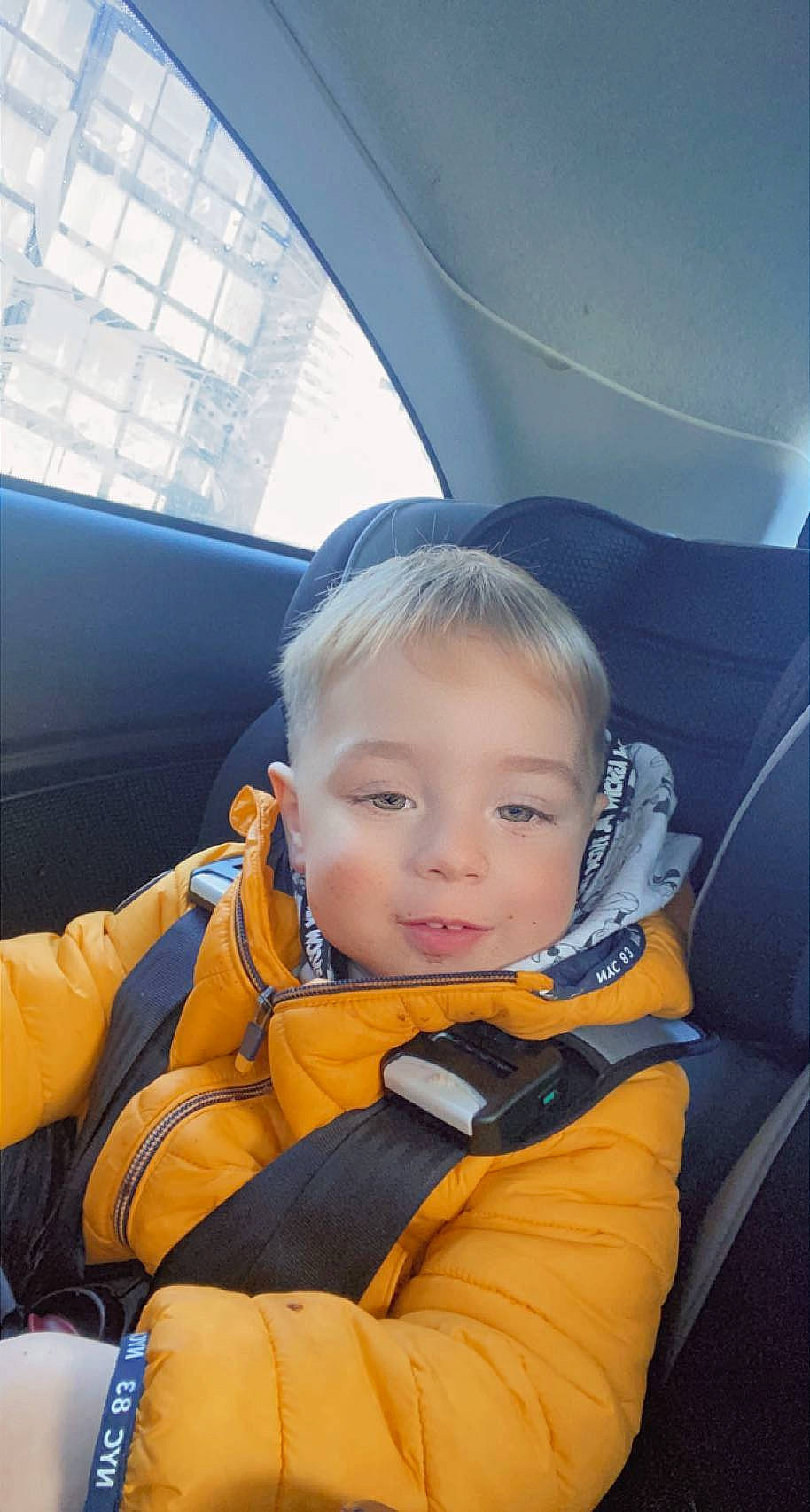 Kenan participe au concours pour gagner de l'argent avec cette photo : air_travel, auto_part, automotive_design, baby_in_car_seat, car_seat, car_seat_cover, comfort, eye, family_car, fun, head, head_restraint, luxury_vehicle, motor_vehicle, passenger, person, seat_belt, toddler, vehicle, vehicle_door