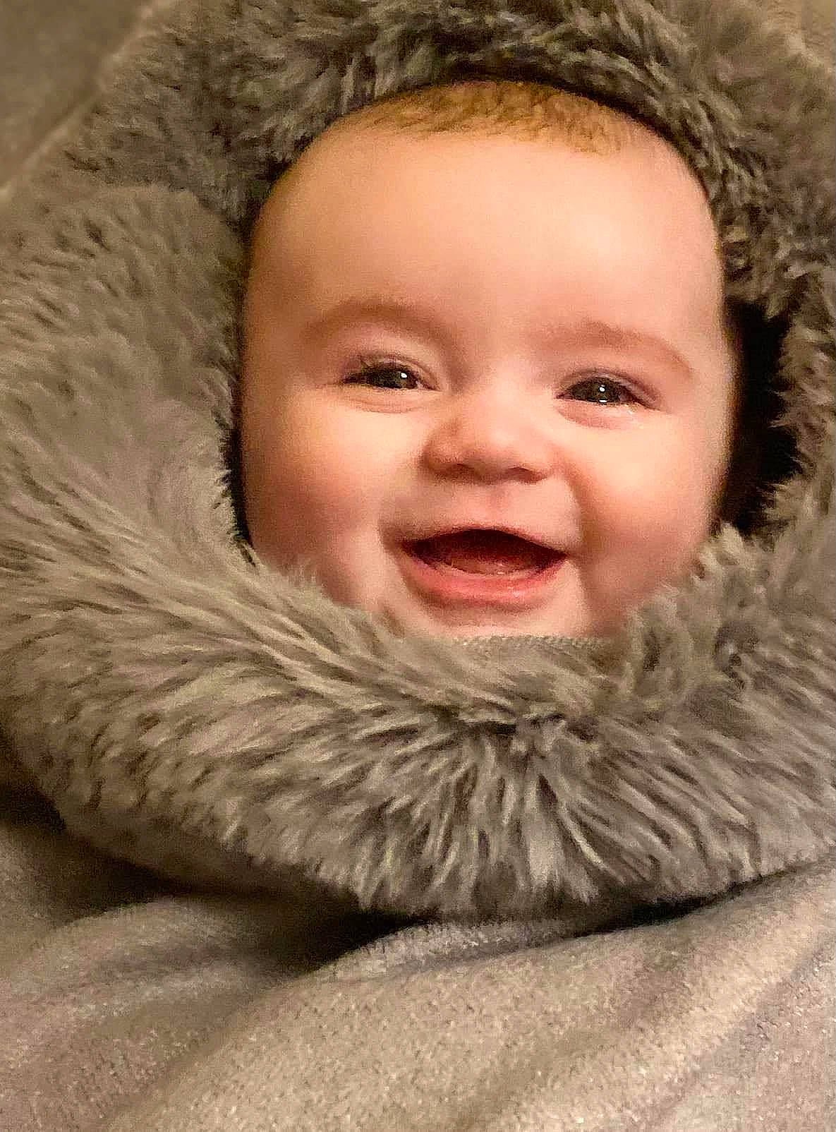 Kellyana participe au concours pour gagner de l'argent avec cette photo : cheek, chin, comfort, eye, eyebrow, eyelash, flash_photography, fun, gesture, grass, happy, human_body, iris, lip, mouth, nose, person, skin, smile, toddler