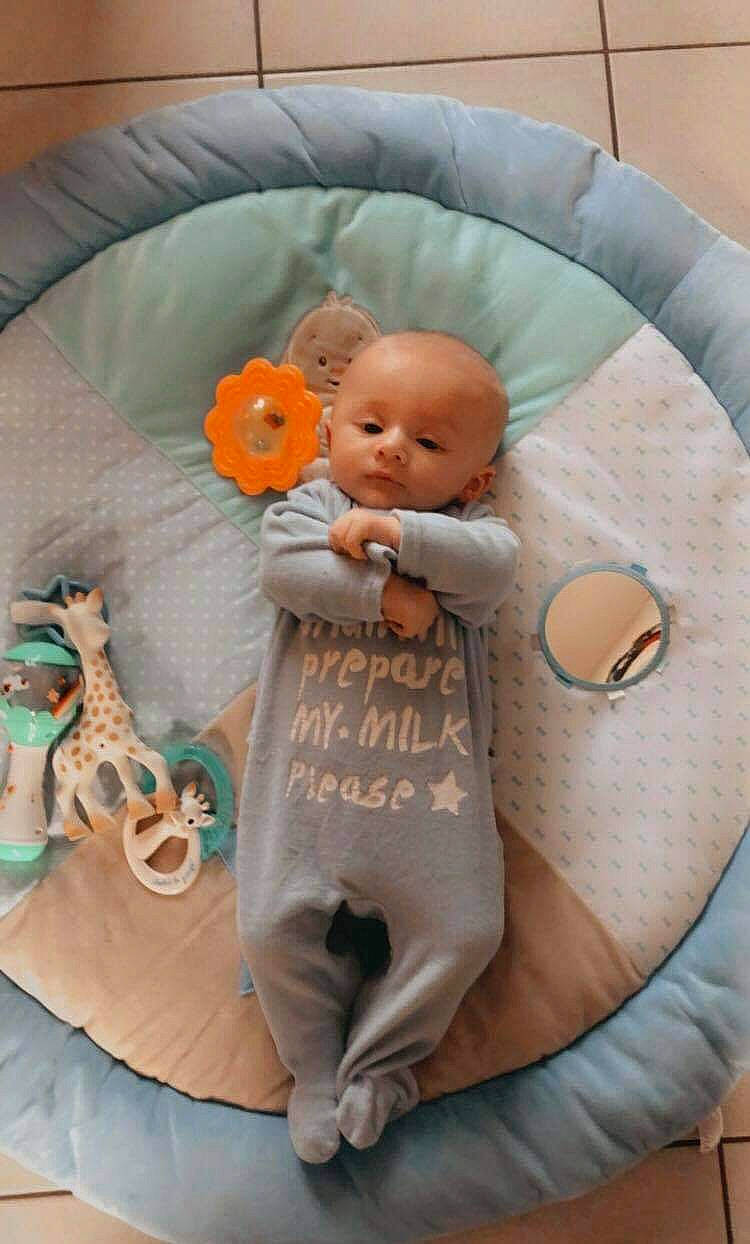 Tyego participe au concours pour gagner de l'argent avec cette photo : baby, baby_products, baby_sleeping, baby_toddler_clothing, child, comfort, infant_bed, linens, mammal, orange, people, person, pink, product, room, skin, stuffed_toy, textile, toddler, toy