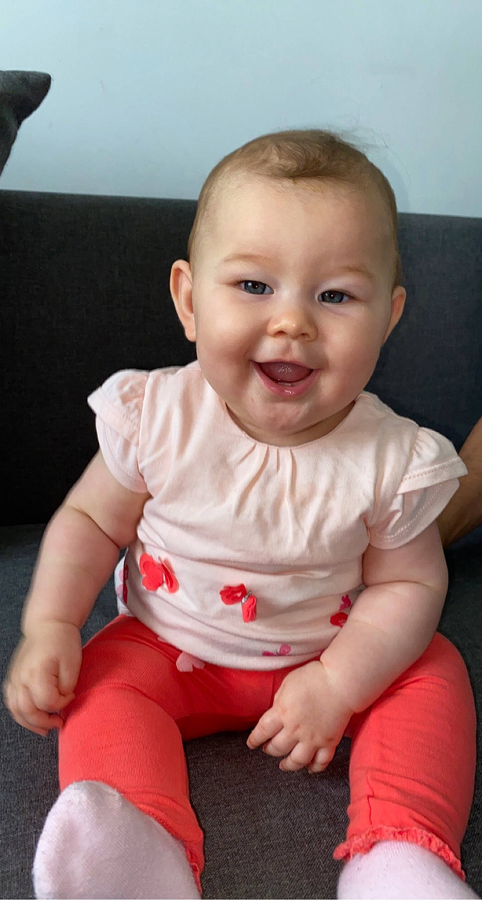 Zina participe au concours pour gagner de l'argent avec cette photo : baby_toddler_clothing, cheek, chin, dress, eye, hairstyle, happy, head, human_body, iris, joint, joy, leg, lip, mouth, neck, nose, person, skin, sleeve