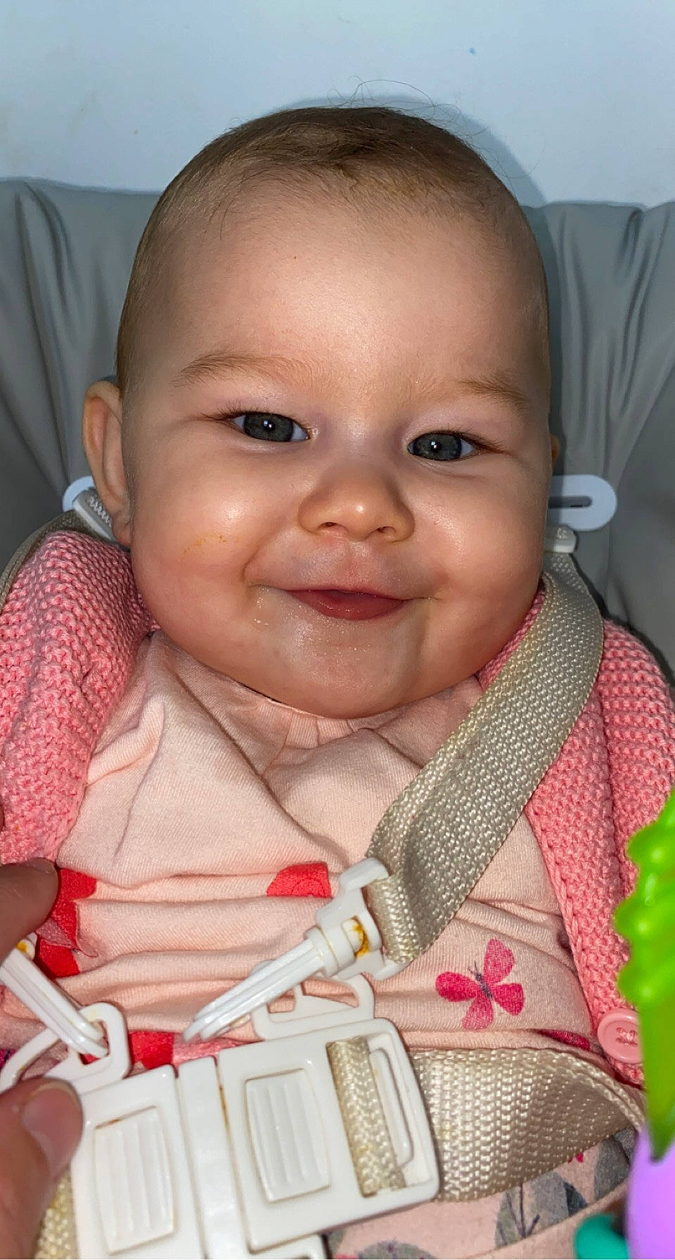 Zina participe au concours pour gagner de l'argent avec cette photo : baby, baby_products, baby_toddler_clothing, cheek, child, chin, eyebrow, eyelash, facial_expression, forehead, happy, iris, joy, lip, mouth, nose, person, skin, sleeve, smile