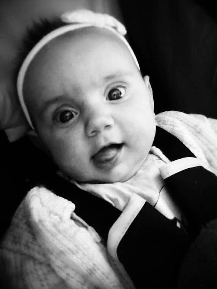 Elia a rejoint le concours — aidez-le/la à gagner de superbes lots ! black, black_and_white, cheek, child, ear, eye, face, head, human, infant, monochrome, monochrome_photography, nose, person, photograph, photography, portrait, portrait_photography, smile, toddler