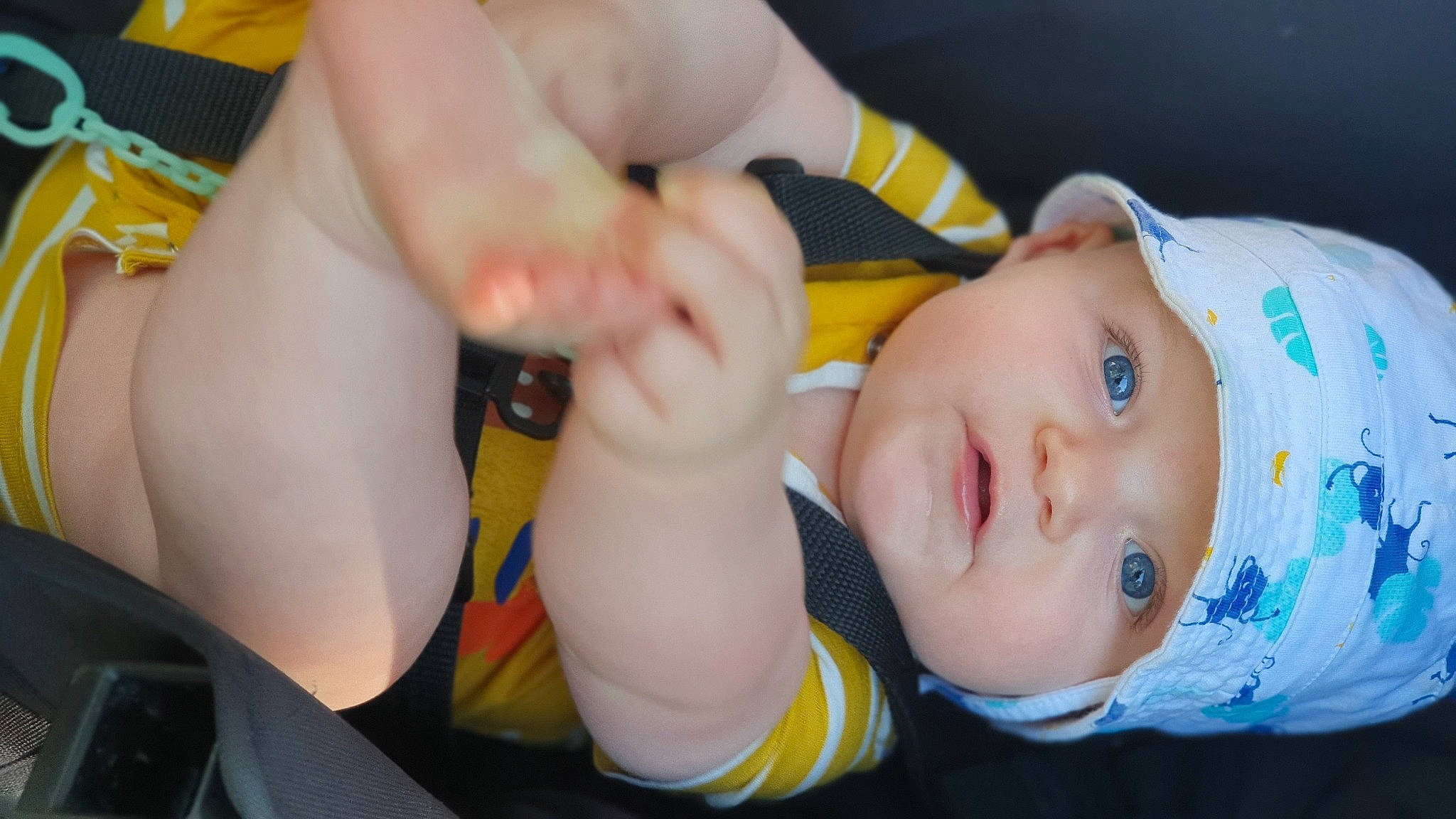 Roman a rejoint le concours — aidez-le/la à gagner de superbes lots ! baby, baby_toddler_clothing, cheek, child, eyelash, finger, foot, fun, gesture, hand, happy, headwear, mouth, muscle, nail, neck, nose, person, skin, thumb