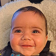 Léo participe au concours pour gagner de l'argent avec cette photo : baby, smile, drool, face, infant, closeup, happy, child, eyes, clothing, texture, soft, candid, portrait, cute, indoors, warm, expression, person, head