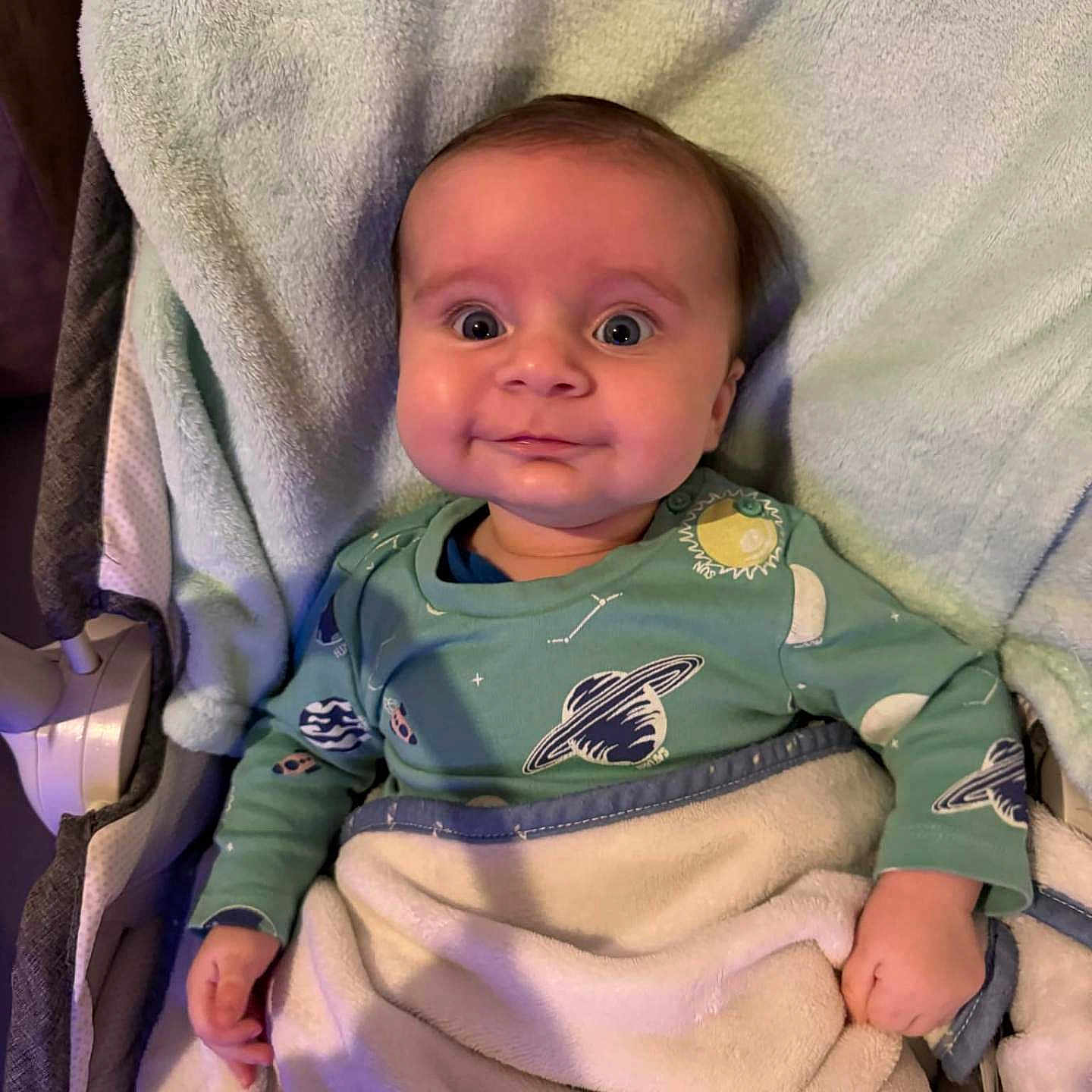 Darwin participe au concours pour gagner de l'argent avec cette photo : architecture, baby, babylaughing, bed, blanket, building, clothing, cushion, face, furniture, happy, head, homedecor, hospital, person, photography, portrait, quilt, sleeve, smile