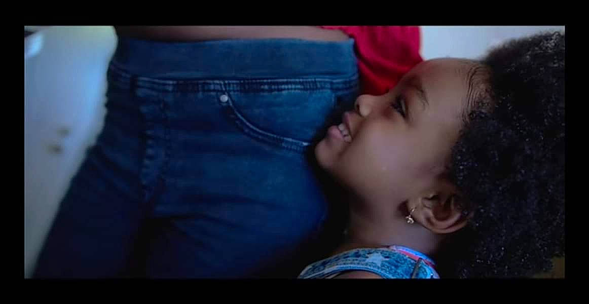 Shanel a rejoint le concours — aidez-le/la à gagner de superbes lots ! abdomen, beauty, black_hair, blue, cheek, eye, face, finger, fun, girl, human, human_body, human_hair_color, lady, mouth, nose, organ, person, screenshot, snapshot