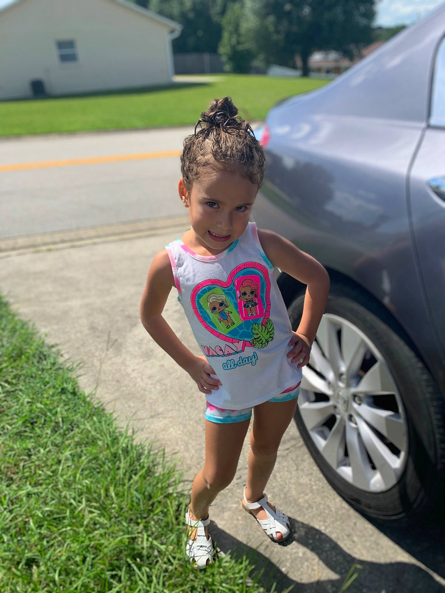 Micaela is registered to the contest to win money with this photo: asphalt, automotive_design, automotive_exterior, automotive_tire, car, electric_blue, grass, joy, leg, leisure, motor_vehicle, person, plant, summer, t_shirt, tints_and_shades, tire, toddler, tree, vehicle