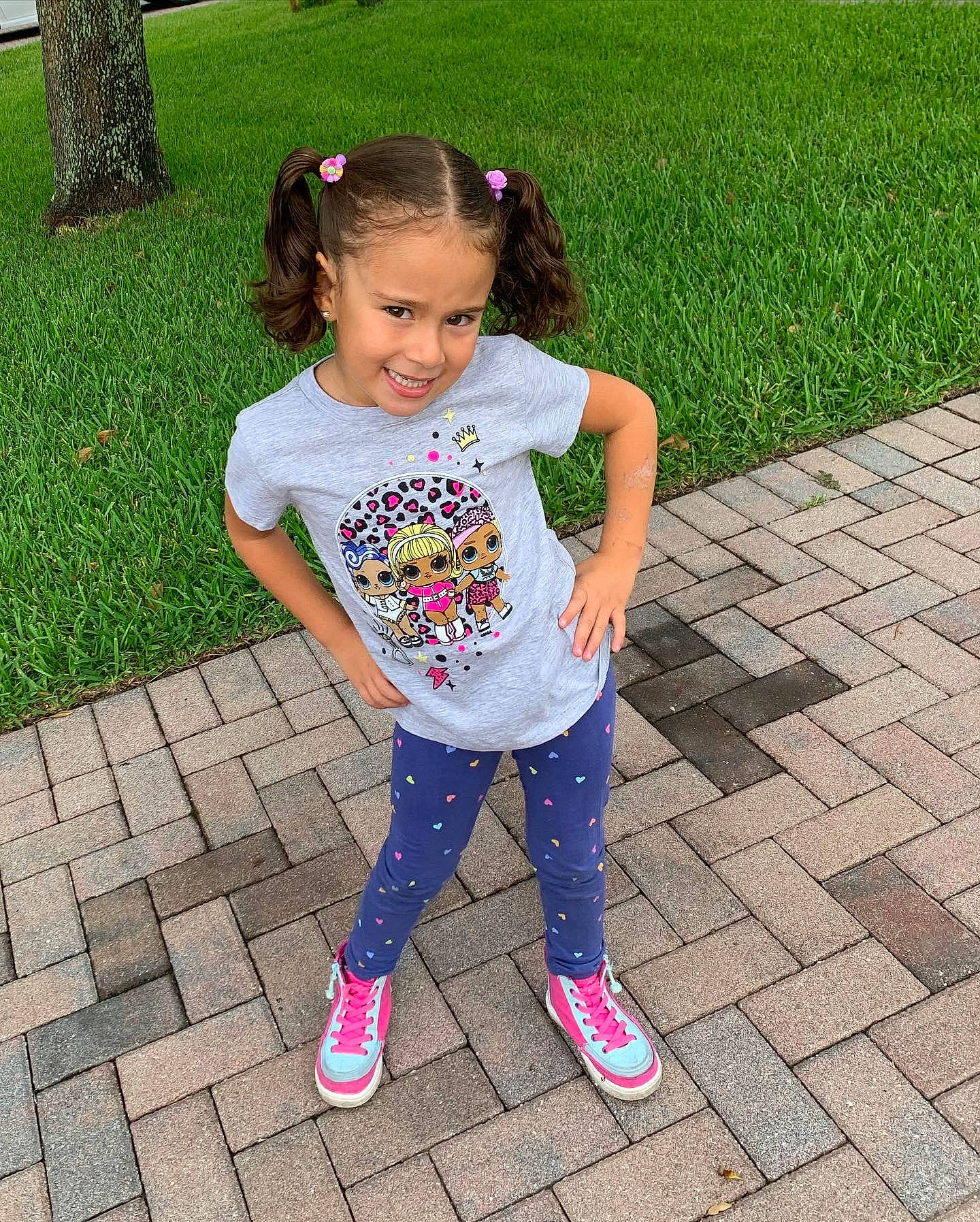 Micaela is registered to the contest to win money with this photo: baby_toddler_clothing, face, grass, hair, happy, head, human_body, joy, leg, leisure, magenta, people_in_nature, person, pink, plant, sleeve, smile, summer, t_shirt, toddler