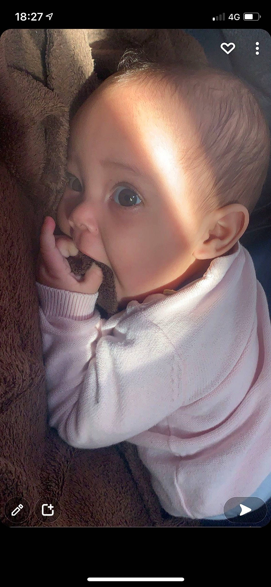 Aliya participe au concours pour gagner de l'argent avec cette photo : arm, baby_toddler_clothing, cheek, comfort, ear, eye, eyebrow, eyelash, finger, gesture, happy, human_body, iris, jaw, lip, mouth, nose, person, skin, sleeve