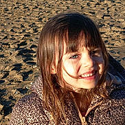 ïnaya participe au concours pour gagner de l'argent avec cette photo : child, girl, smile, face, hair, jacket, leopard_print, outdoor, beach, sand, sunlight, portrait, happy, casual_clothing, young, person, nature, daylight, wind, closeup