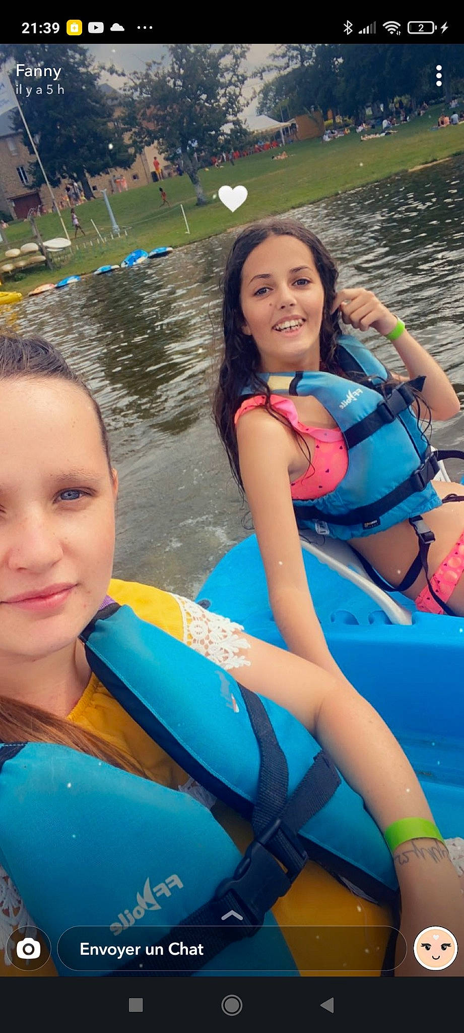 Kassilya a rejoint le concours — aidez-le/la à gagner de superbes lots ! aqua, azure, blue, boats_and_boating_equipment_and_supplies, brassiere, face, facial_expression, fun, happy, head, joy, leisure, outdoor_recreation, person, product, recreation, skin, smile, summer, swimming_pool