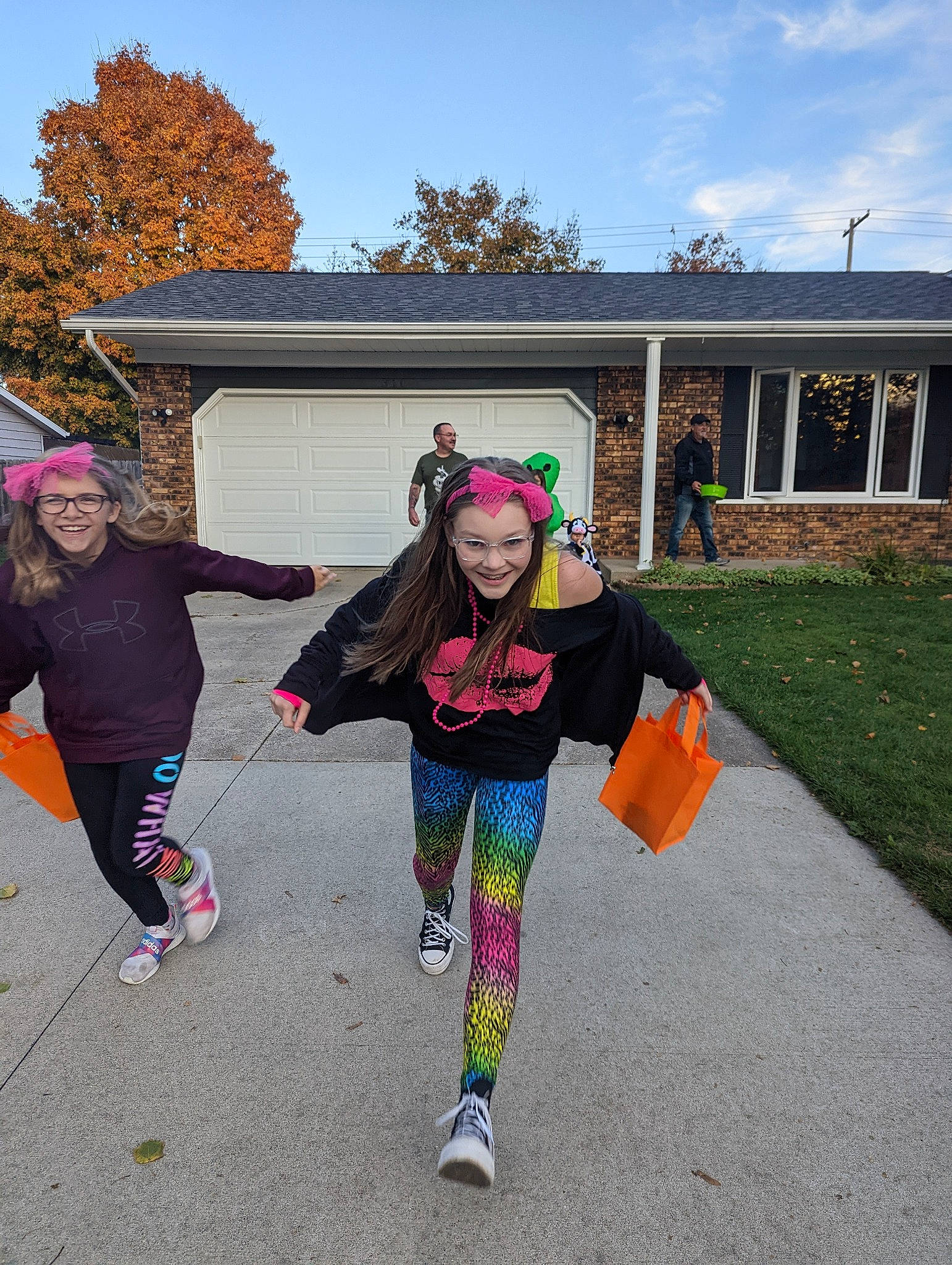 Brenna is registered to the contest to win money with this photo: asphalt, costume, event, fashion_accessory, fun, grass, happy, headwear, house, joy, leisure, pedestrian, person, pink, plant, recreation, road, road_surface, sky, smile