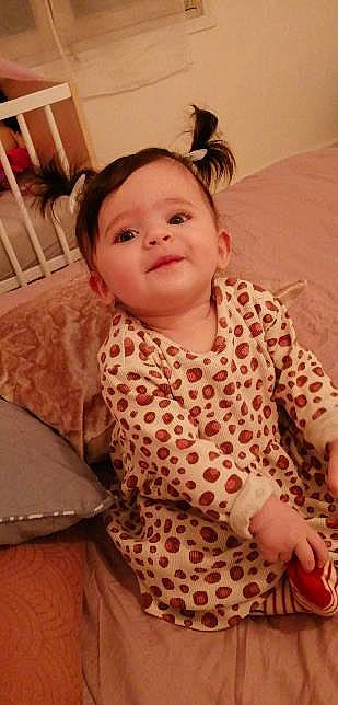 Jana participe au concours pour gagner de l'argent avec cette photo : cheek, comfort, eye, face, facial_expression, hair, hairstyle, happy, head, human_body, iris, lip, mouth, neck, nose, person, pink, shoulder, skin, sleeve